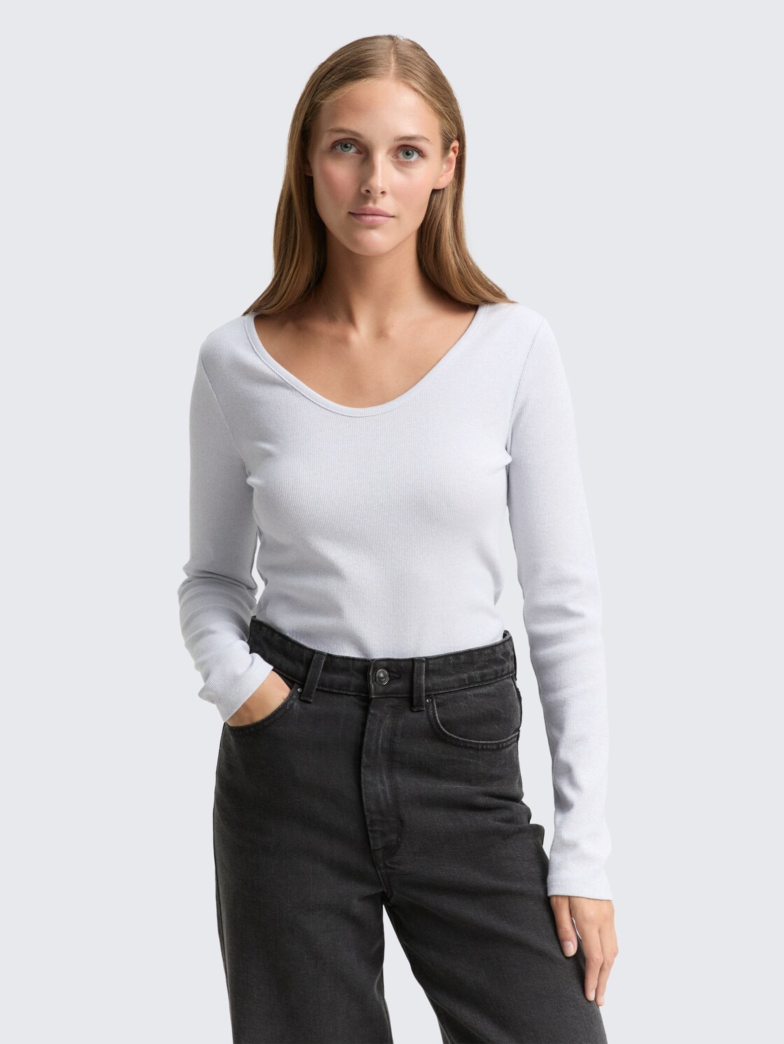 Slim Fit Langarmshirt mit Glitzer-Effekt - white glitter - Ausschnitt Model-Vorderansicht