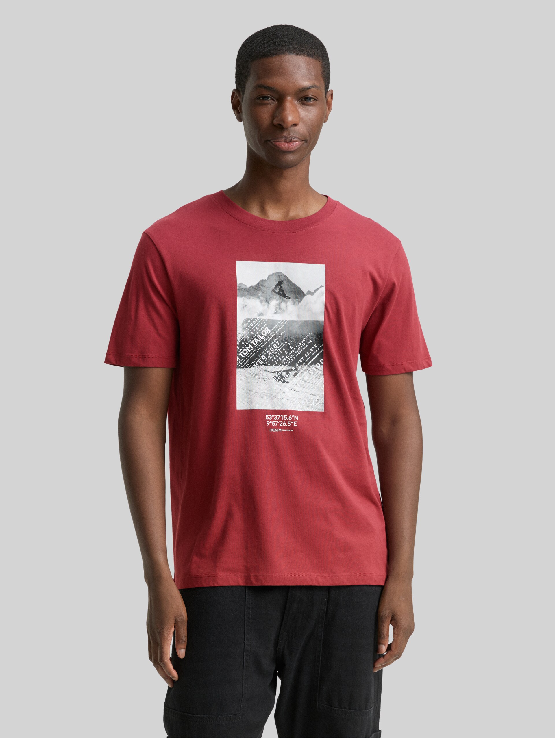 T-Shirt mit Foto-Print - burnt russet - Ausschnitt Model-Vorderansicht