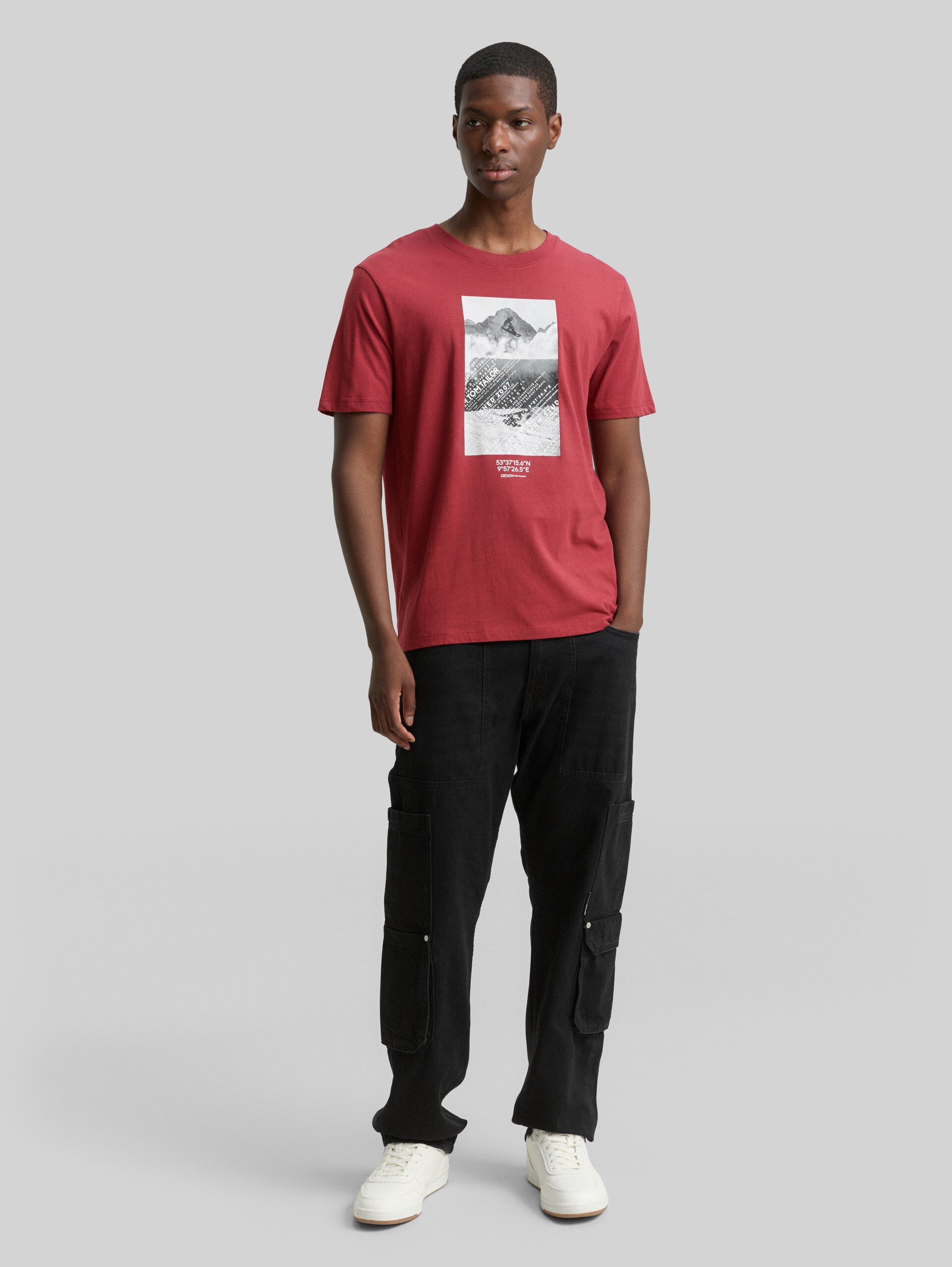 T-Shirt mit Foto-Print - burnt russet - Model-Vorderansicht