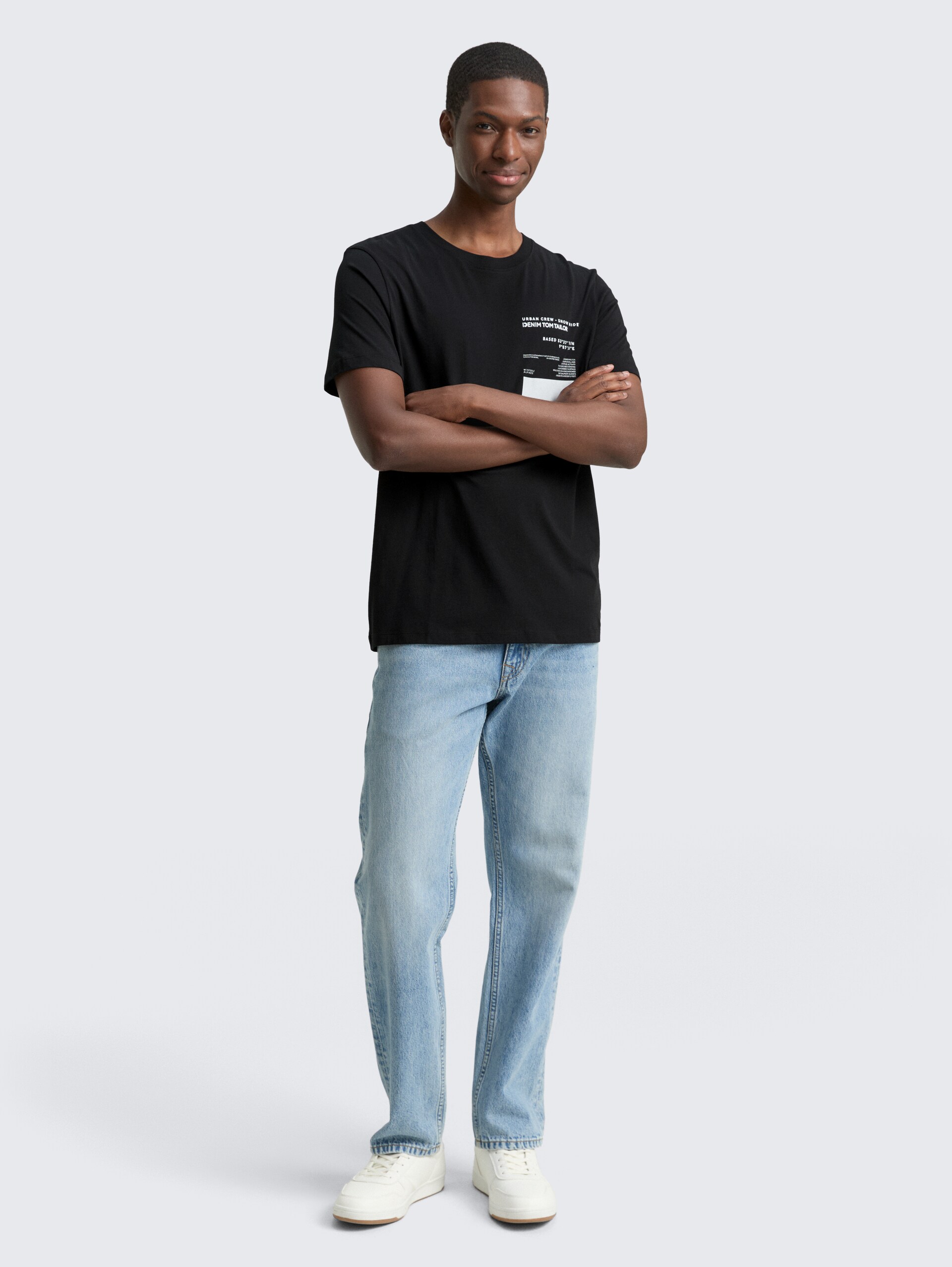 T-Shirt mit Foto-Print - Black - Model-Vorderansicht