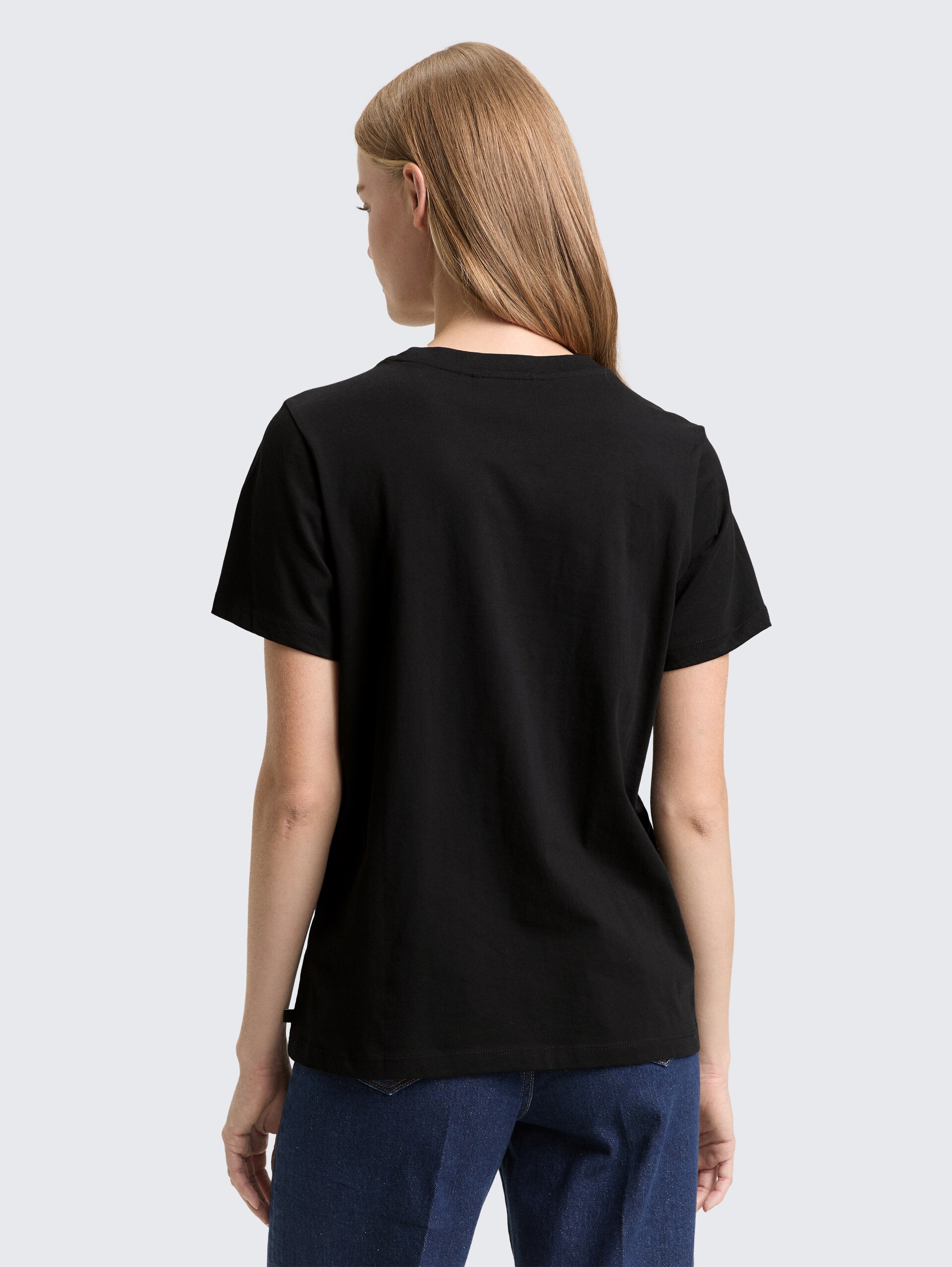 Loose Fit T-Shirt mit Glitzer-Stickerei - deep black - Auschnitt Model-Rückansicht