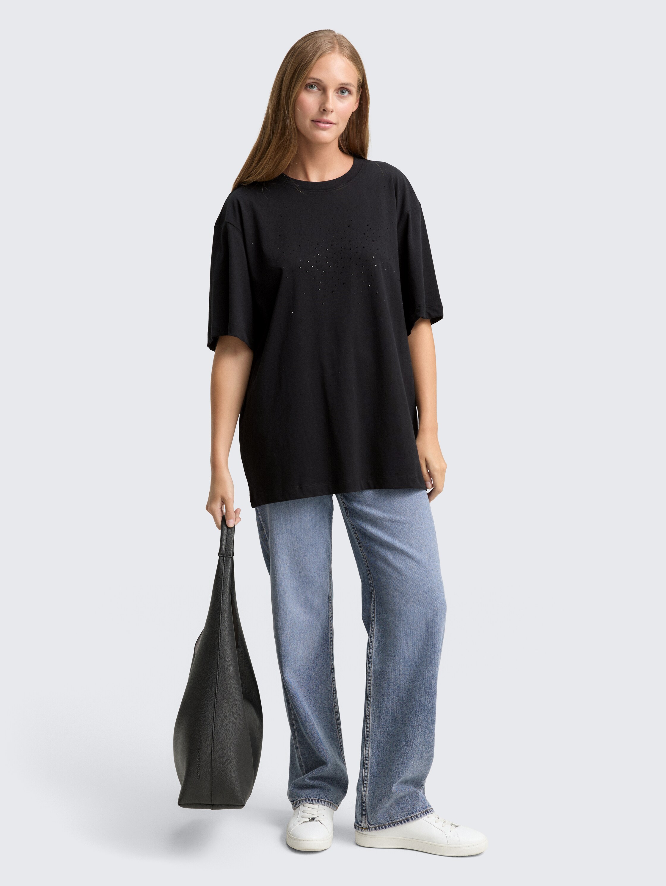 Oversize T-Shirt mit Strasssteinen - deep black - Model-Vorderansicht