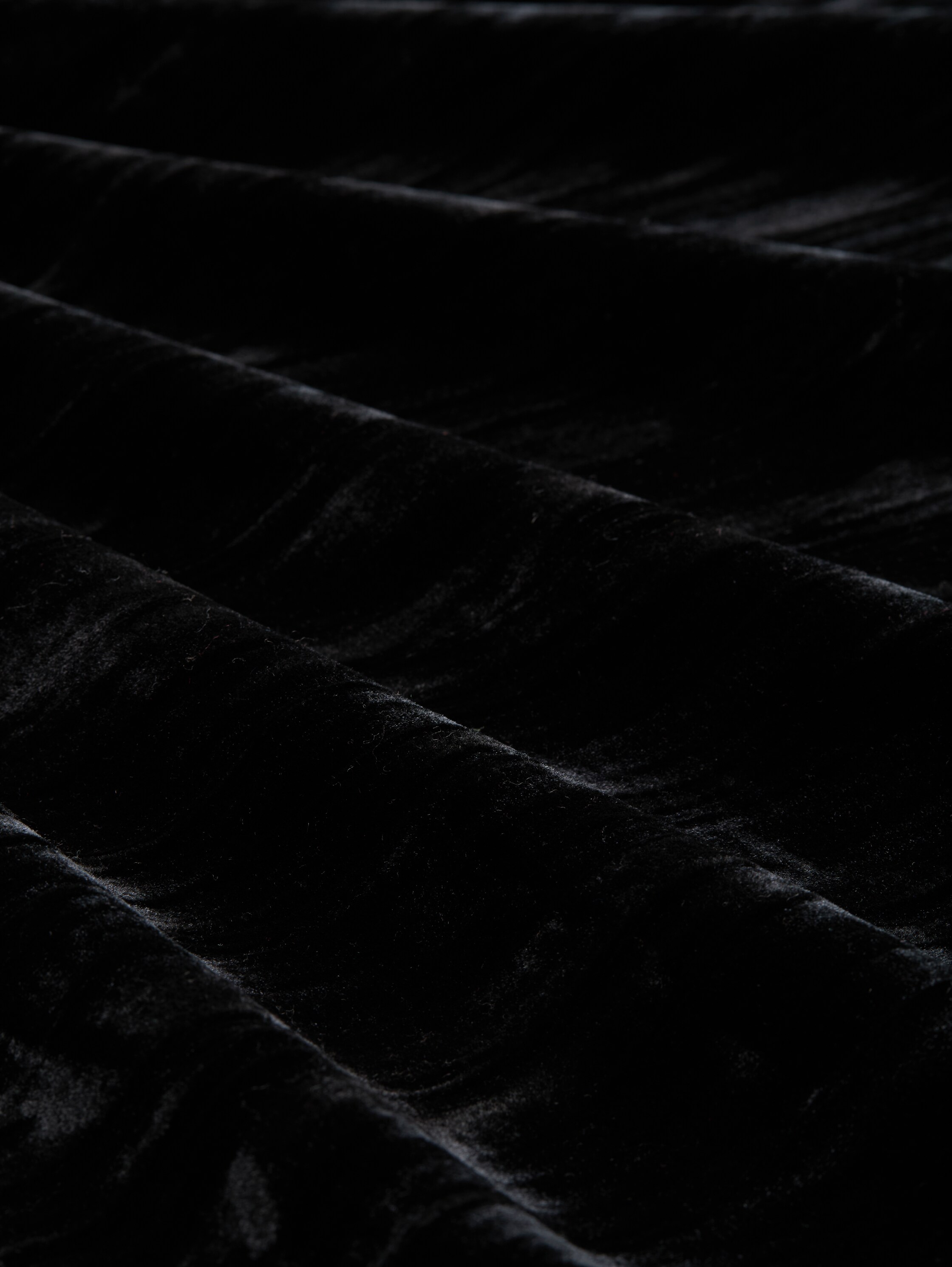 Loose Fit T-Shirt aus Samt - deep_black_1 - 