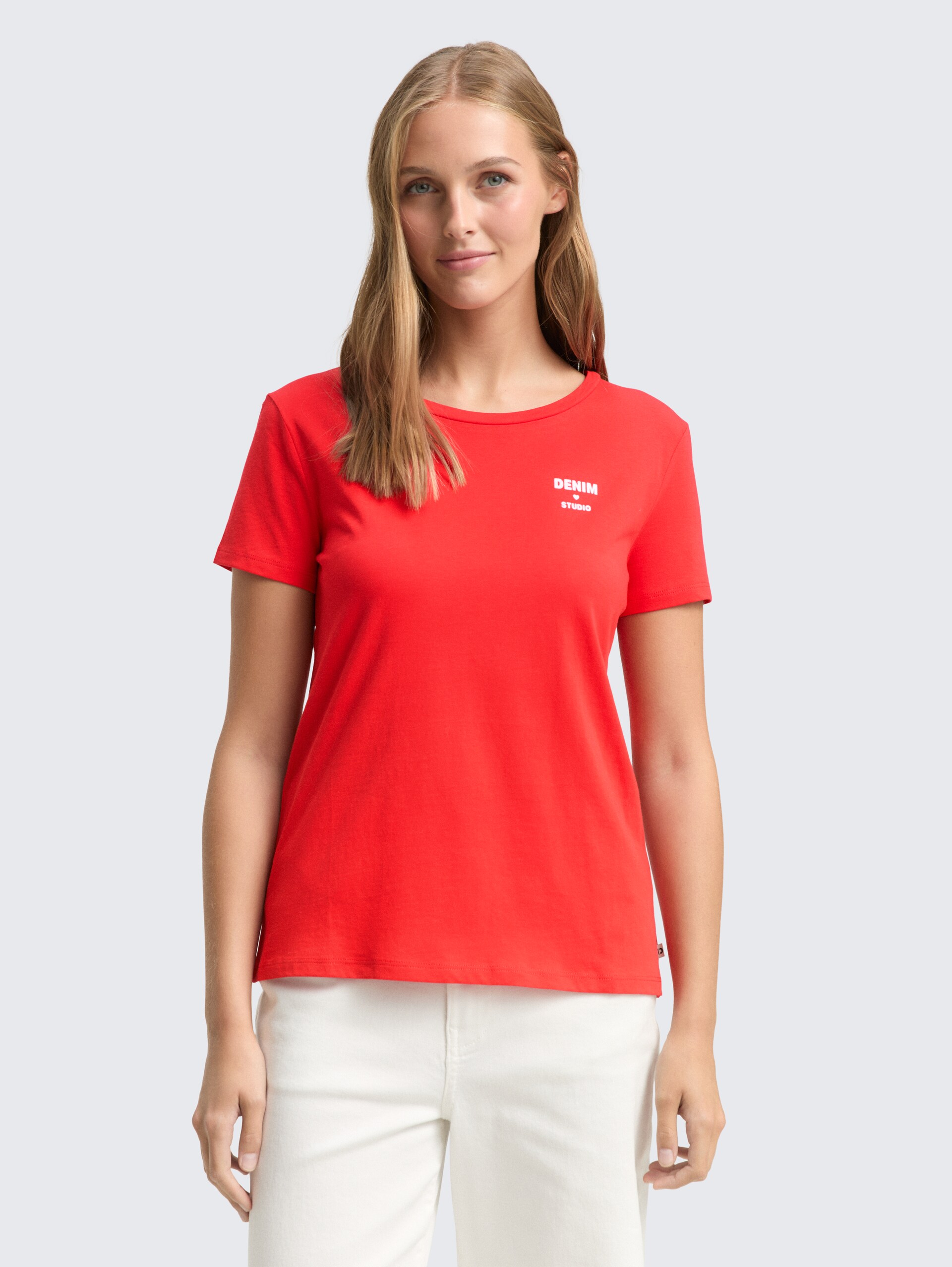 T-Shirt mit Print - brilliant red - Ausschnitt Model-Vorderansicht