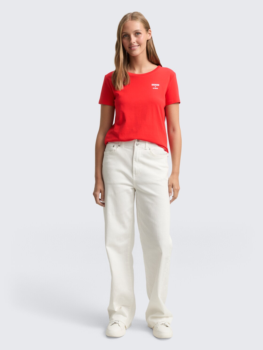 T-Shirt mit Print - brilliant red - Model-Vorderansicht