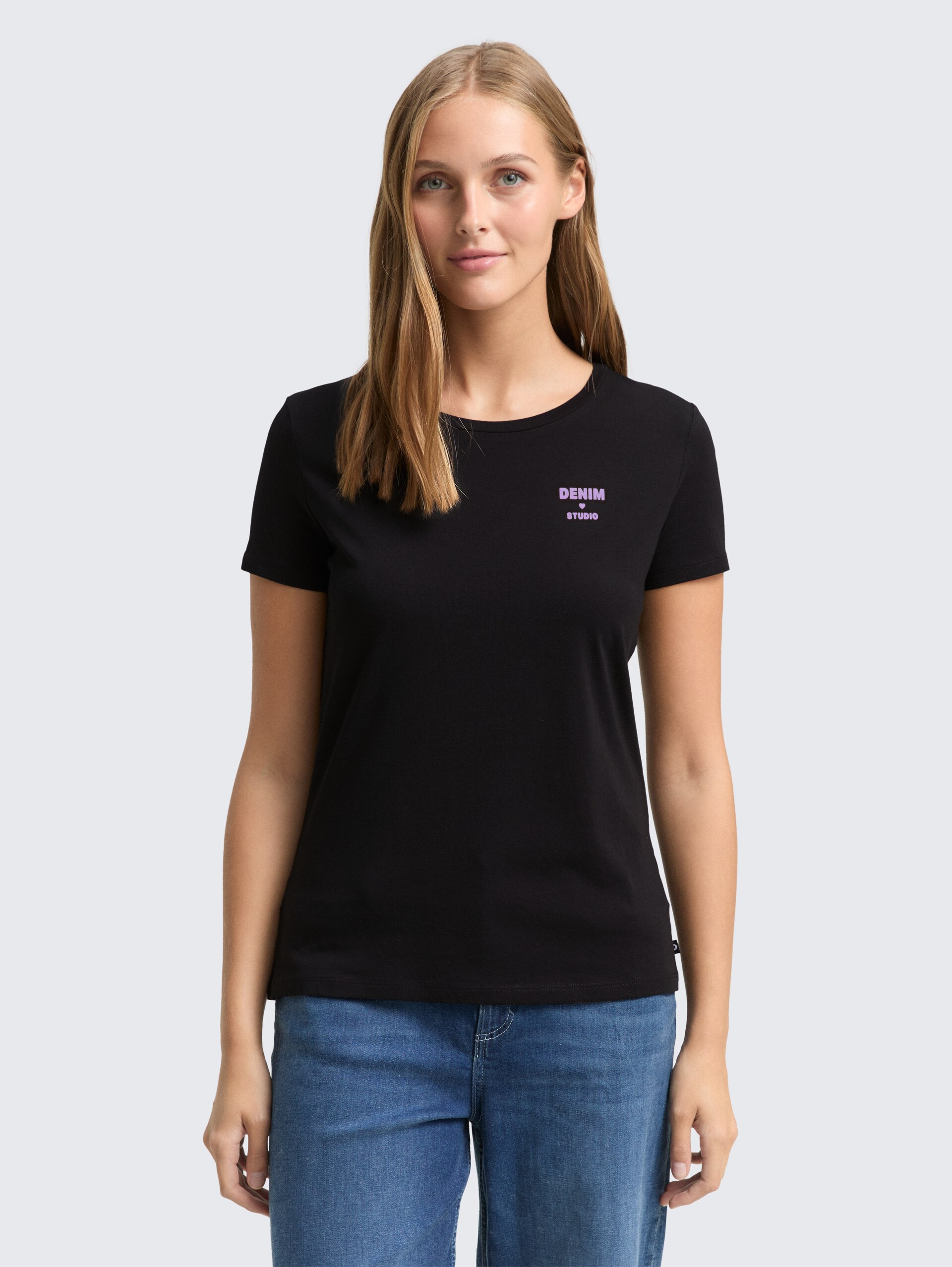 T-Shirt mit Print - deep black - Ausschnitt Model-Vorderansicht