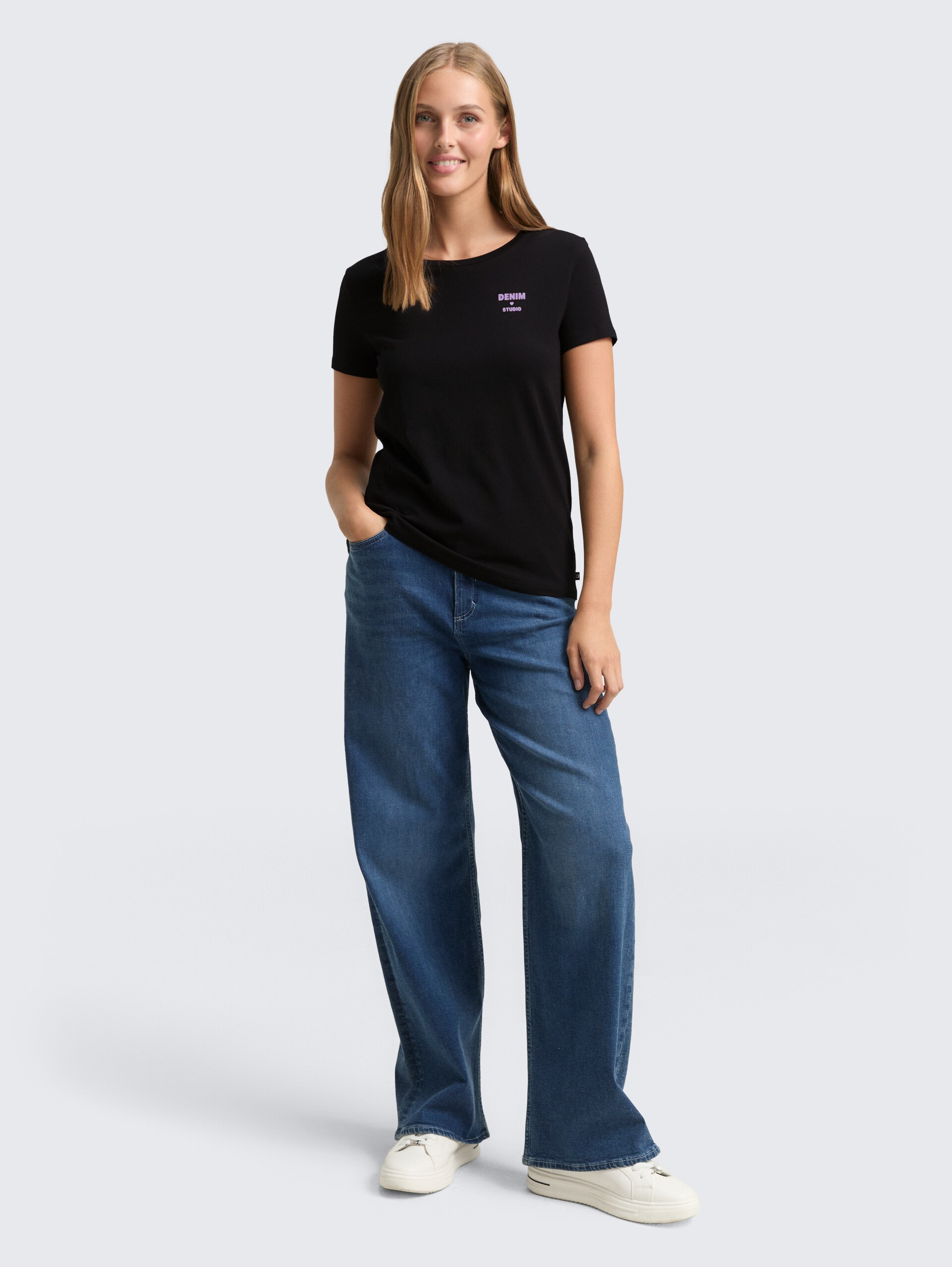 T-Shirt mit Print - deep black - Model-Vorderansicht