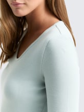 Slim Fit Langarmshirt mit Rippstruktur - Silver Cloud Blue - Detail-Model-Ansicht
