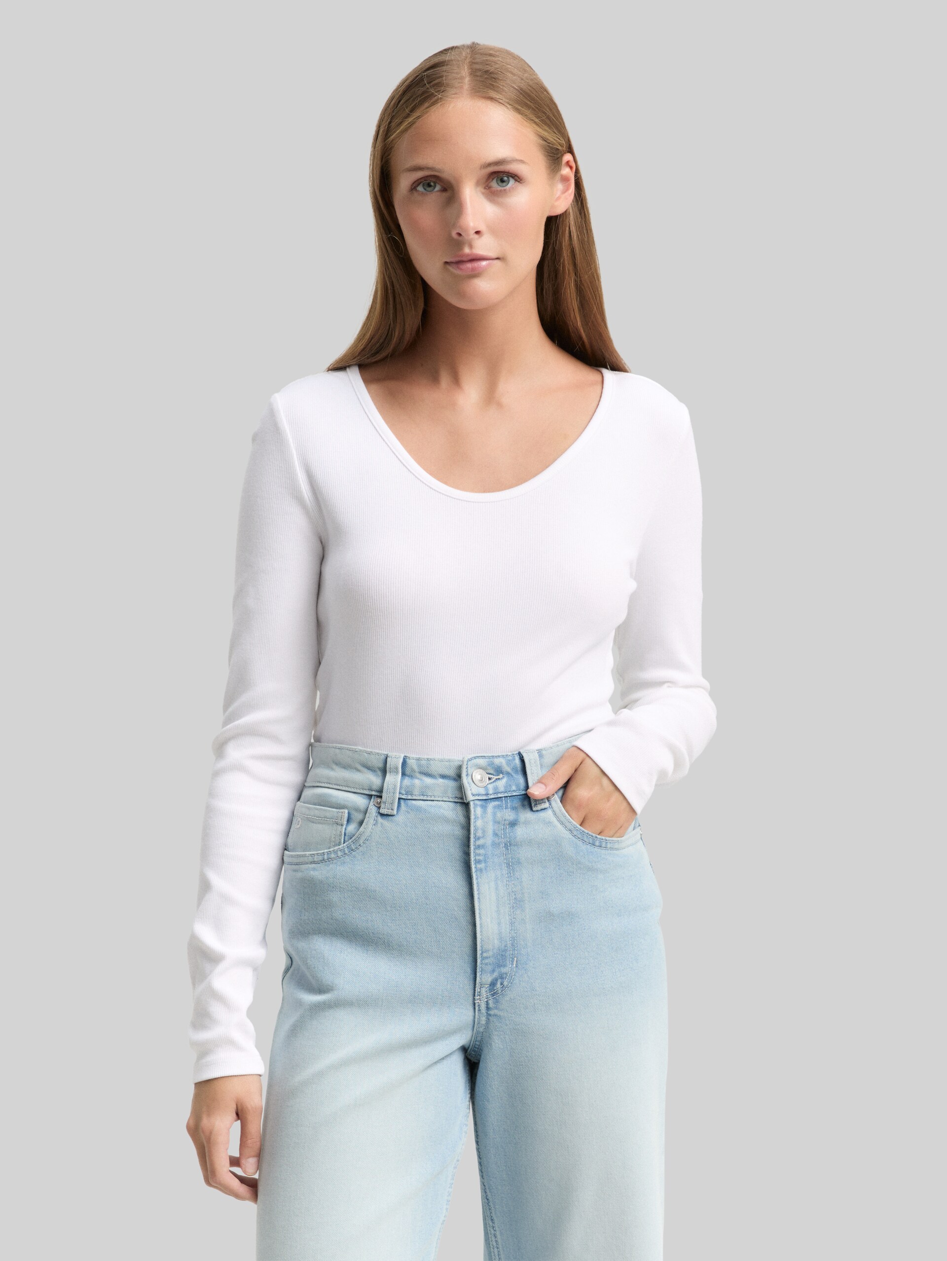 Slim fit shirt met lange mouwen en geribde structuur - White - Nek model vooraanzicht
