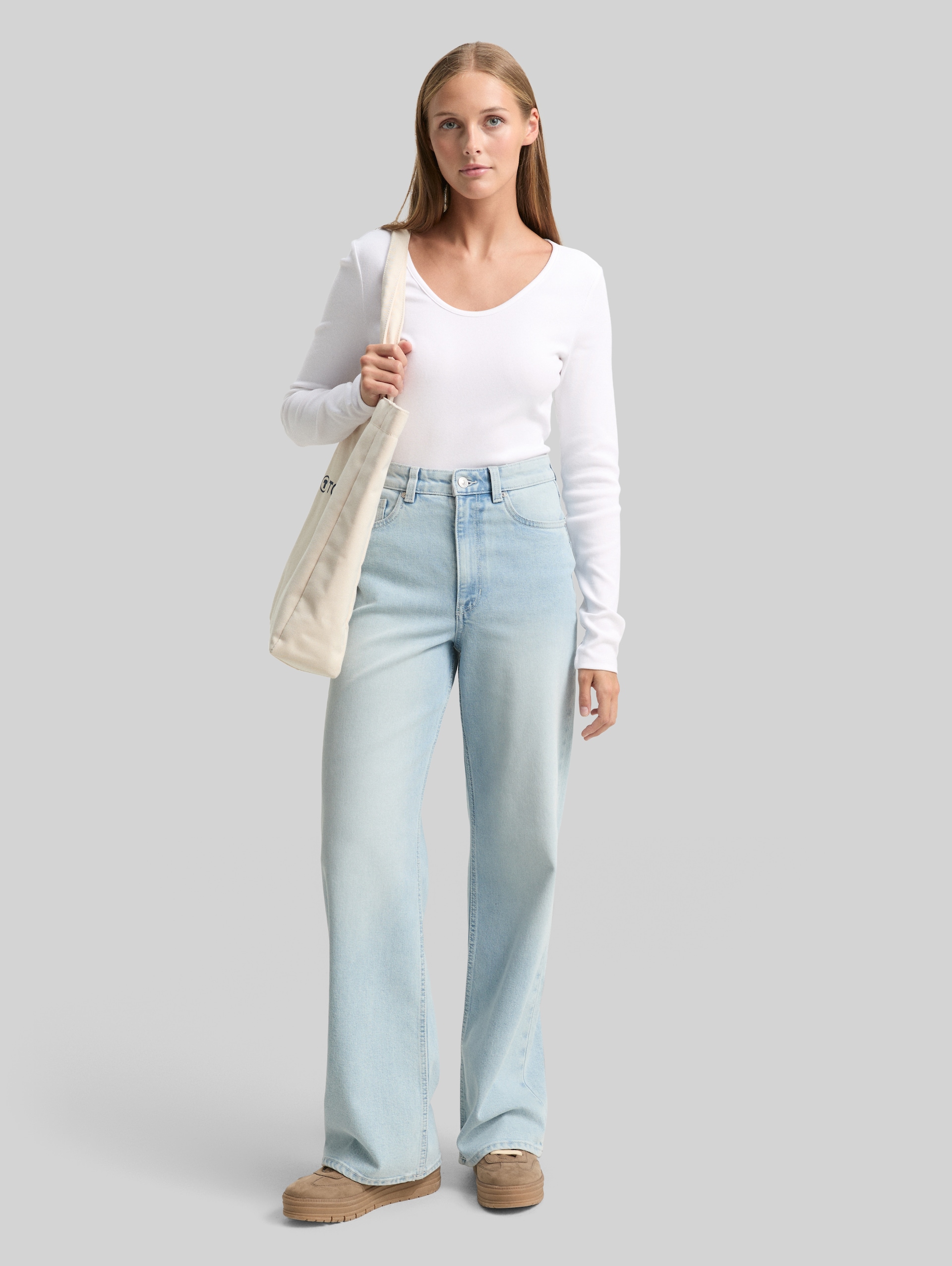 Slim fit shirt met lange mouwen en geribde structuur - White - Model vooraanzicht