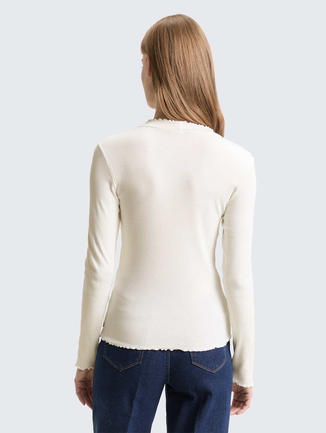 Slim fit long-sleeved shirt with ribbed texture - off white - Neckline model-back view