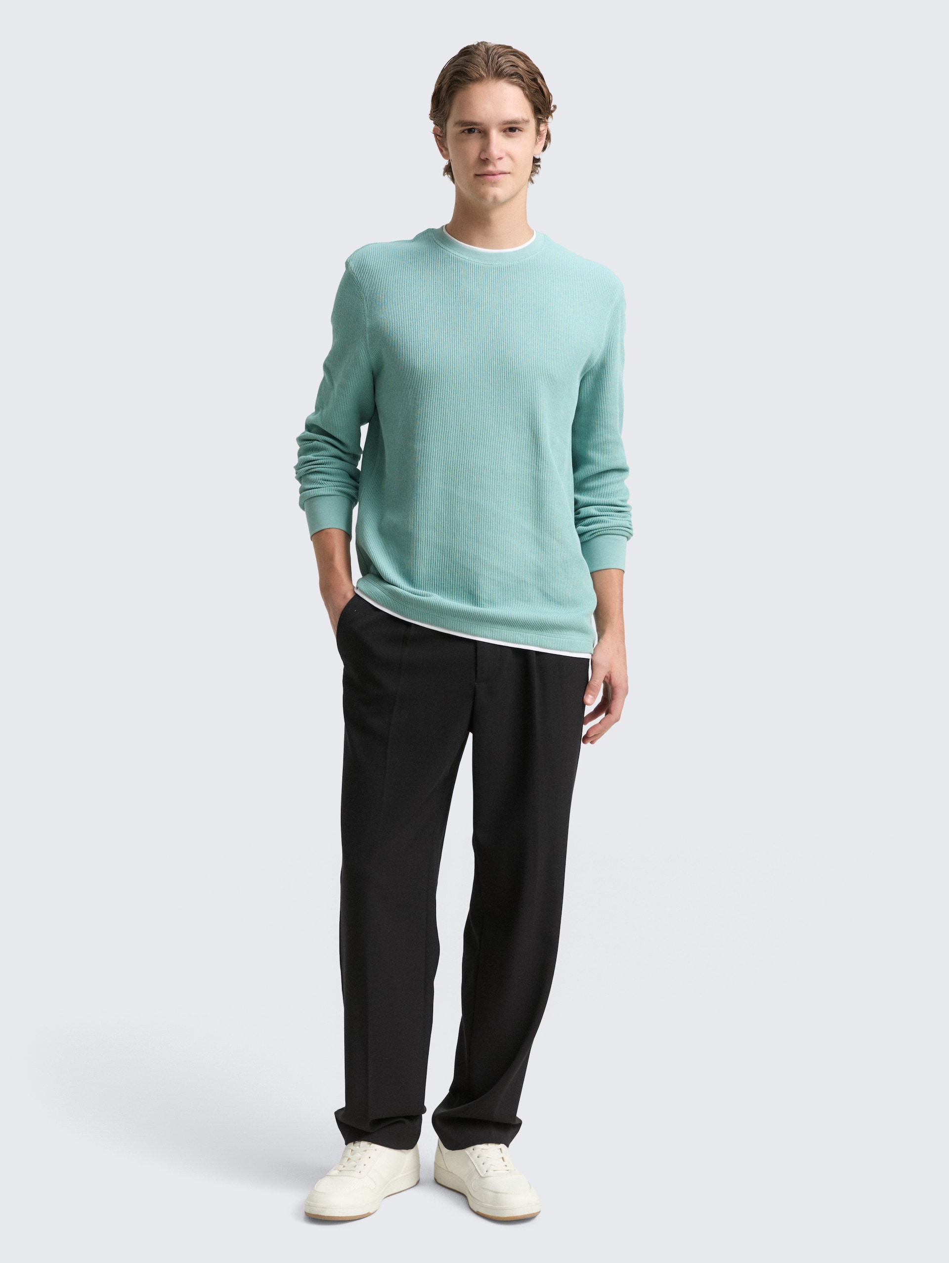 Langarmshirt im 2-in-1-Look - dusty horizon mint - Model-Vorderansicht