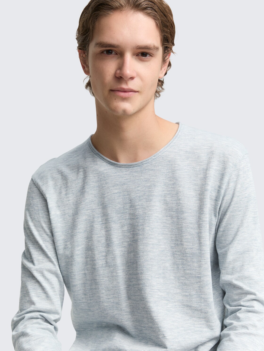 Langarmshirt in Melange-Optik - dusty denim blue - Detail-Model-Ansicht