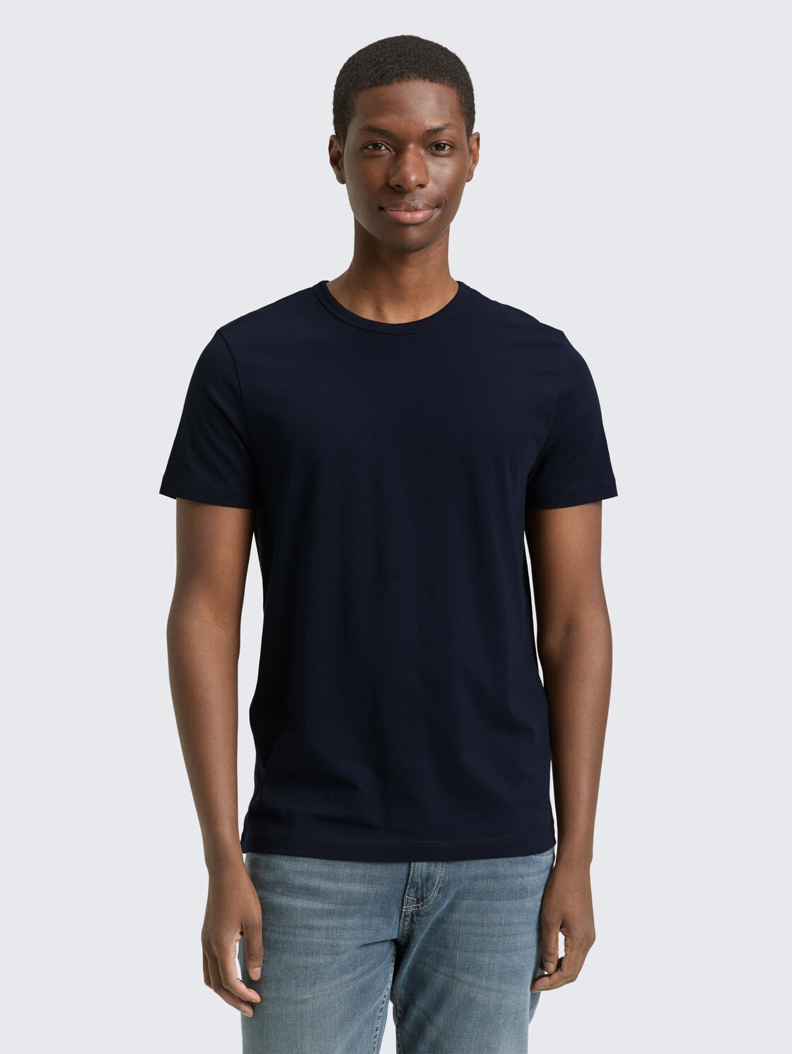 Slim Fit T-Shirt aus Baumwolle - sky captain blue - Ausschnitt Model-Vorderansicht