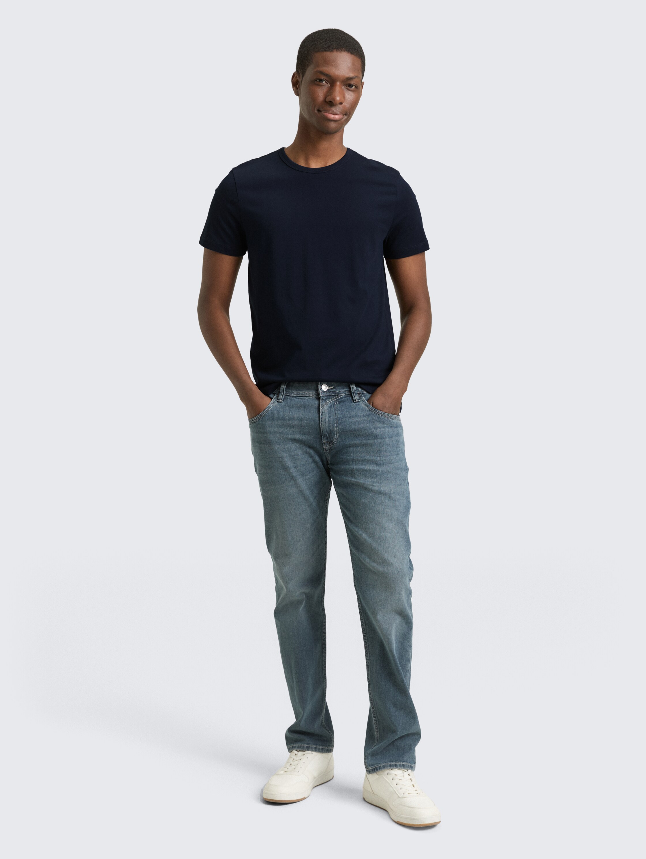 Slim fit T-shirt van katoen - sky captain blue - Model vooraanzicht