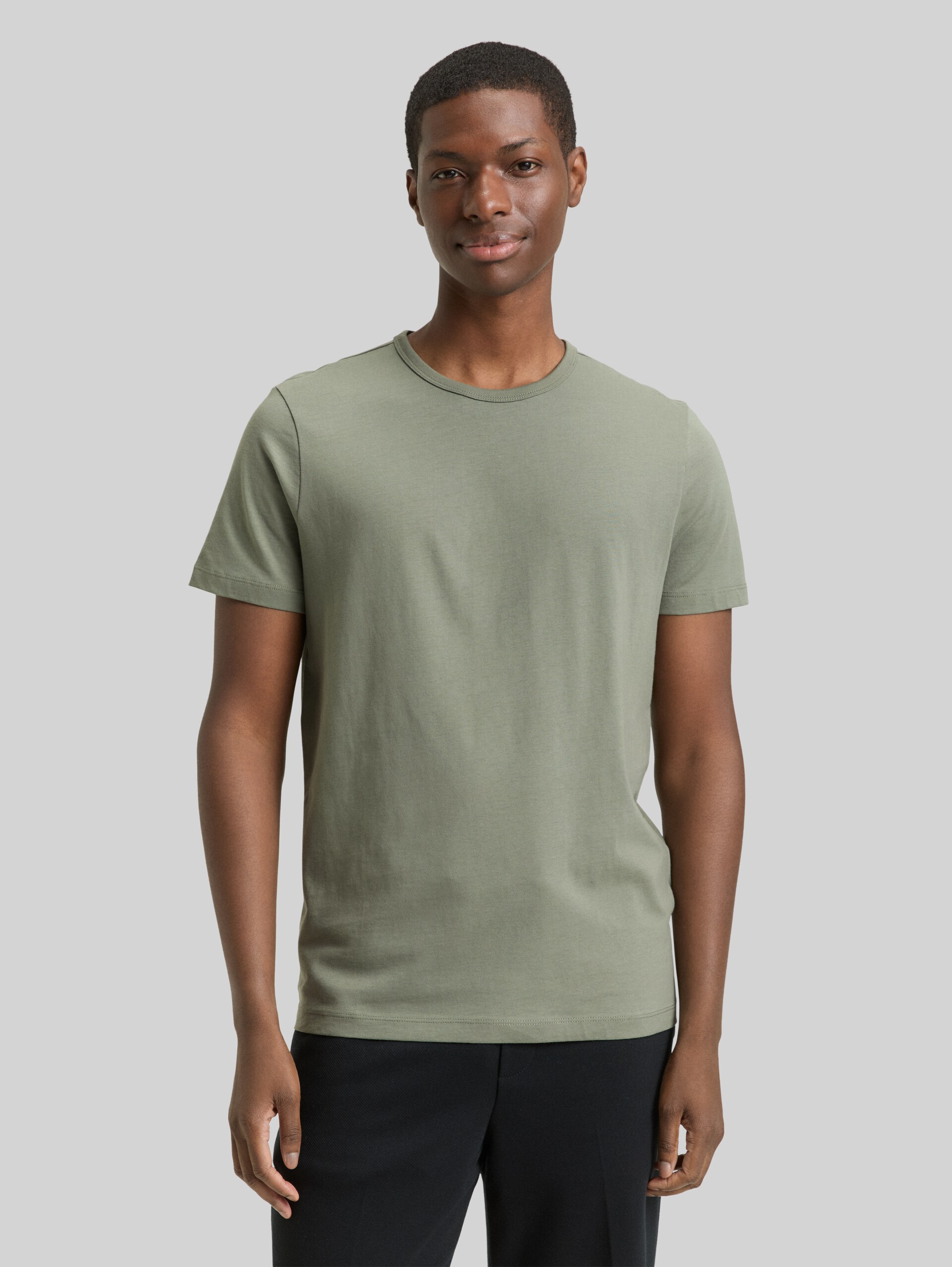 Slim fit cotton T-shirt - dusty mid olive - Neckline model front view