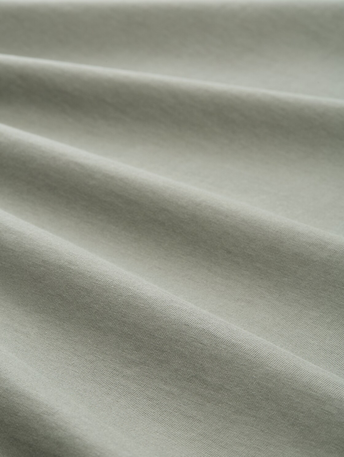 Slim Fit T-Shirt aus Baumwolle - dusty mid olive - Material-Ansicht