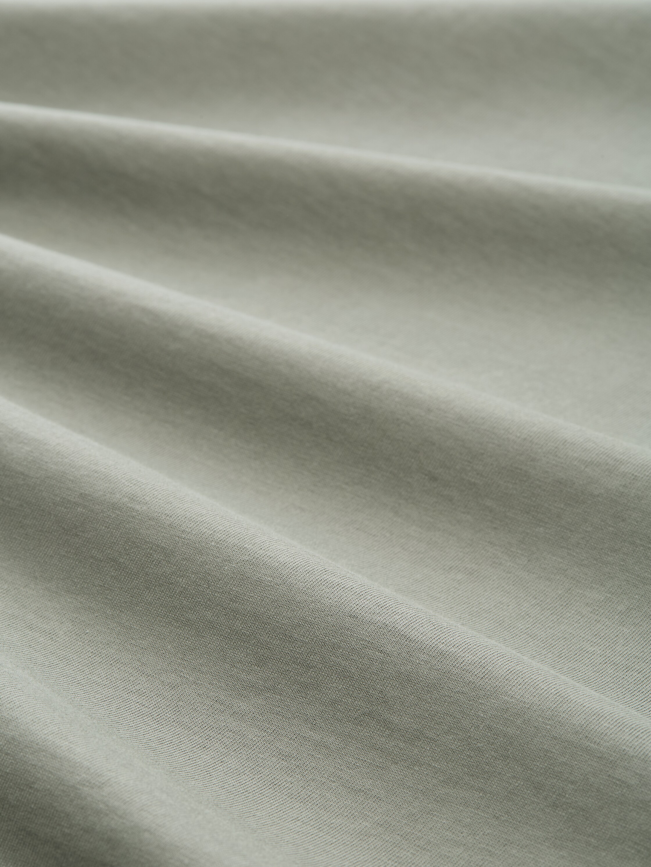 Slim Fit T-Shirt aus Baumwolle - dusty mid olive - Material-Ansicht