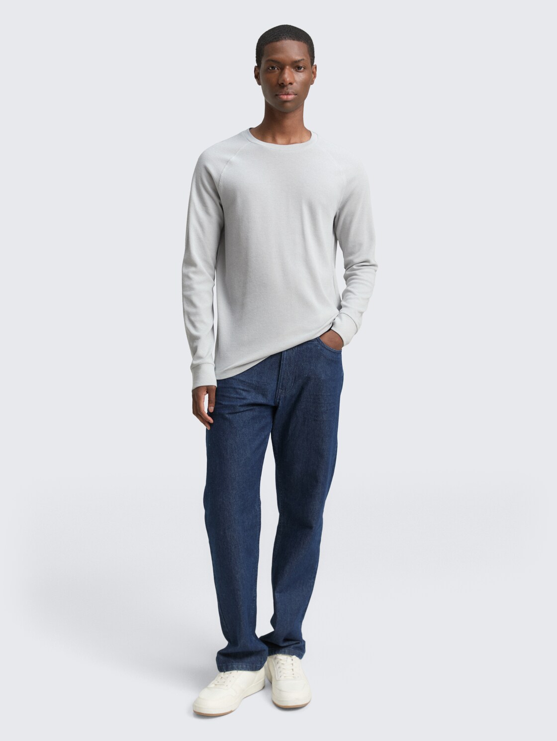 Langarmshirt mit Waffelstruktur - Chalk Grey - Model-Vorderansicht