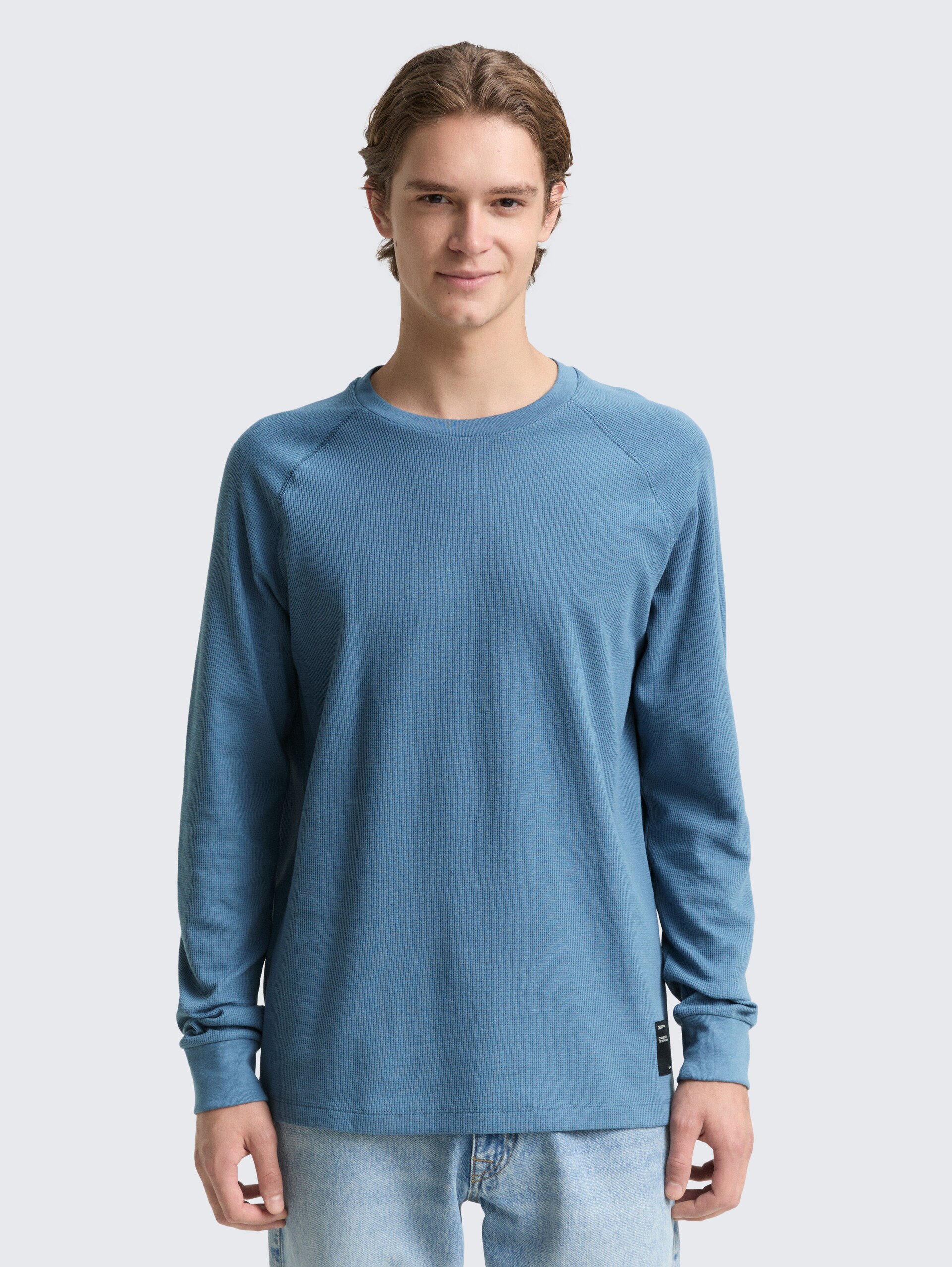 Langarmshirt mit Waffelstruktur - dusty denim blue - Ausschnitt Model-Vorderansicht