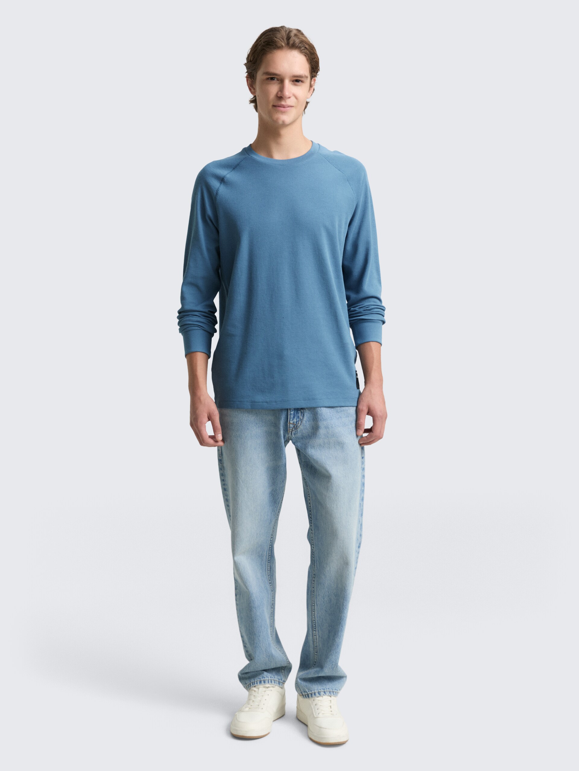 Langarmshirt mit Waffelstruktur - dusty denim blue - Model-Vorderansicht