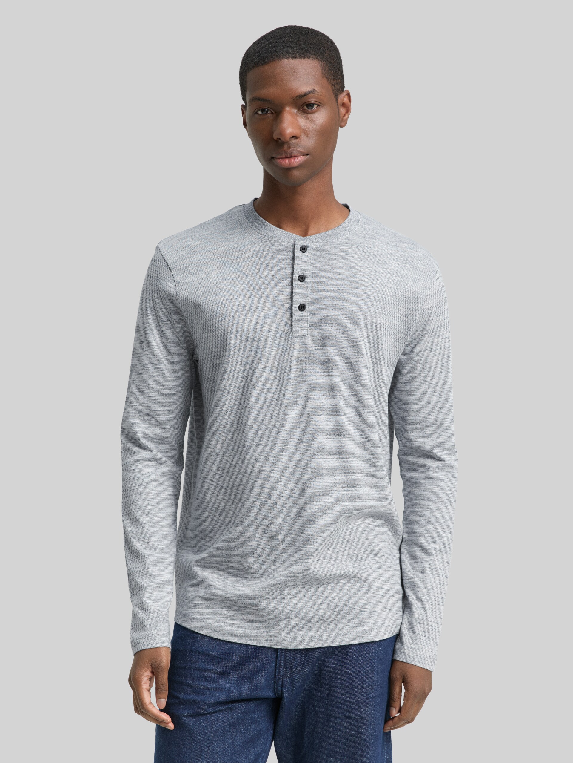 Henley long-sleeved shirt in a melange look - Ocean Night Blue - Neckline model front view