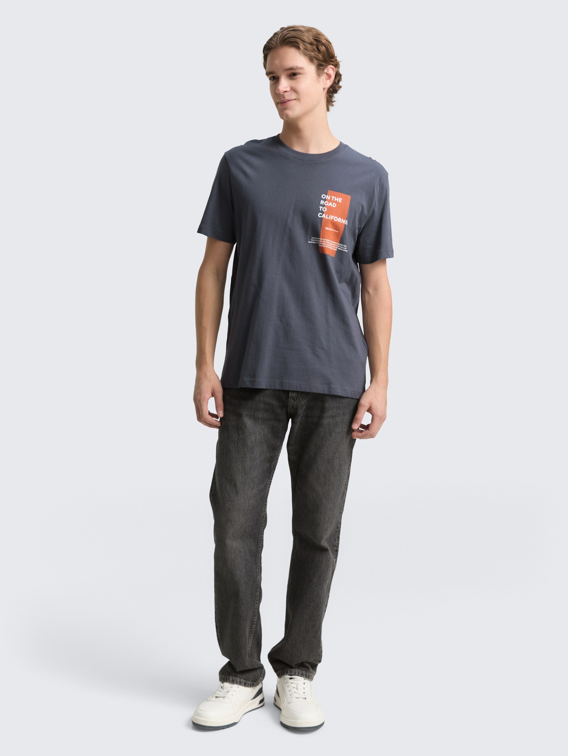 T-Shirt mit Print - urban medium grey - Model-Vorderansicht