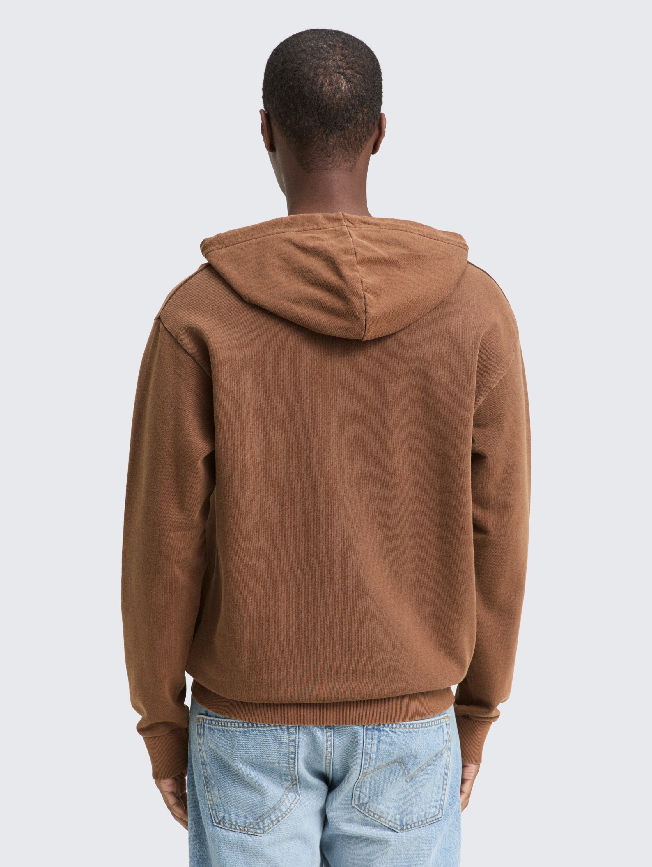 Overdyed Hoodie Sweatshirt - Golden Clay - Auschnitt Model-Rückansicht