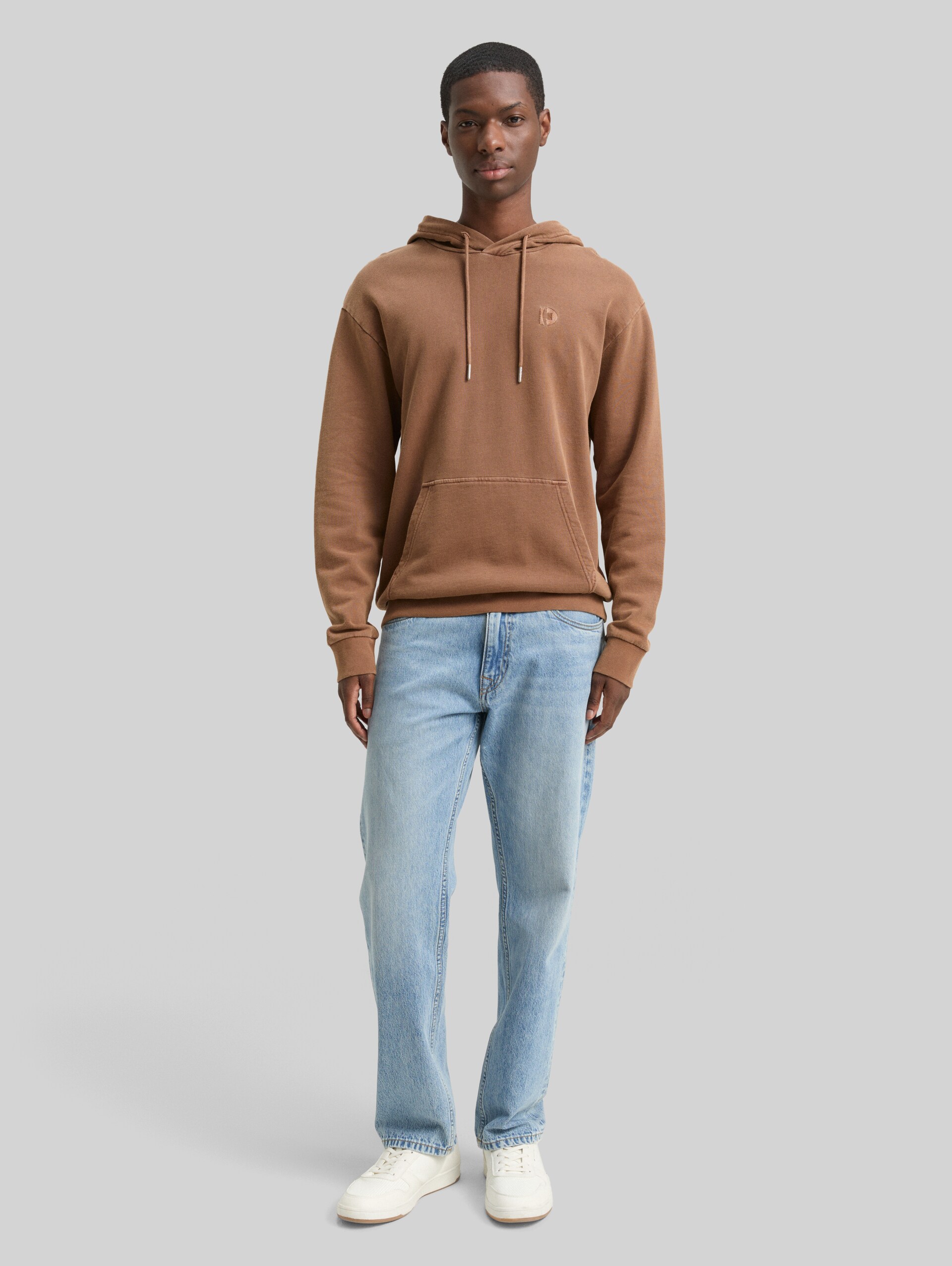 Overdyed hoodie sweatshirt - Golden Clay - Model front view