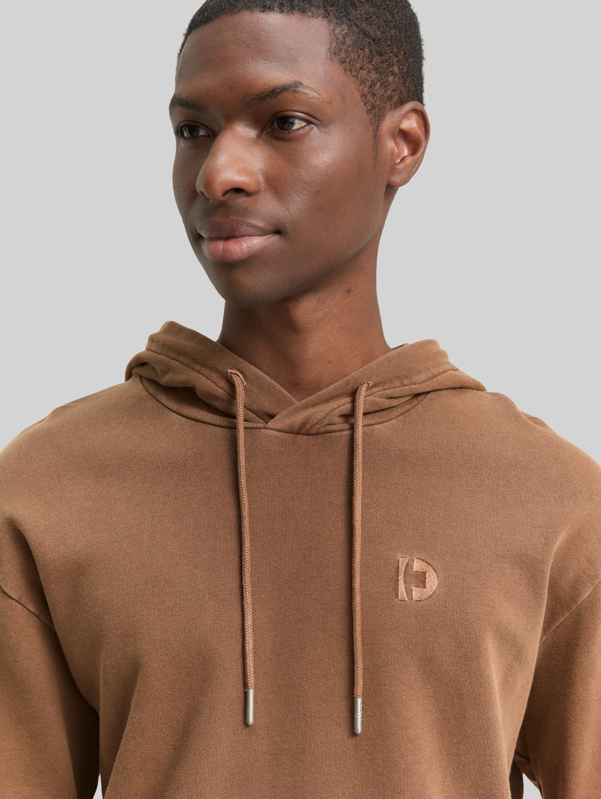 Overdyed hoodie sweatshirt - Golden Clay - Detail model view