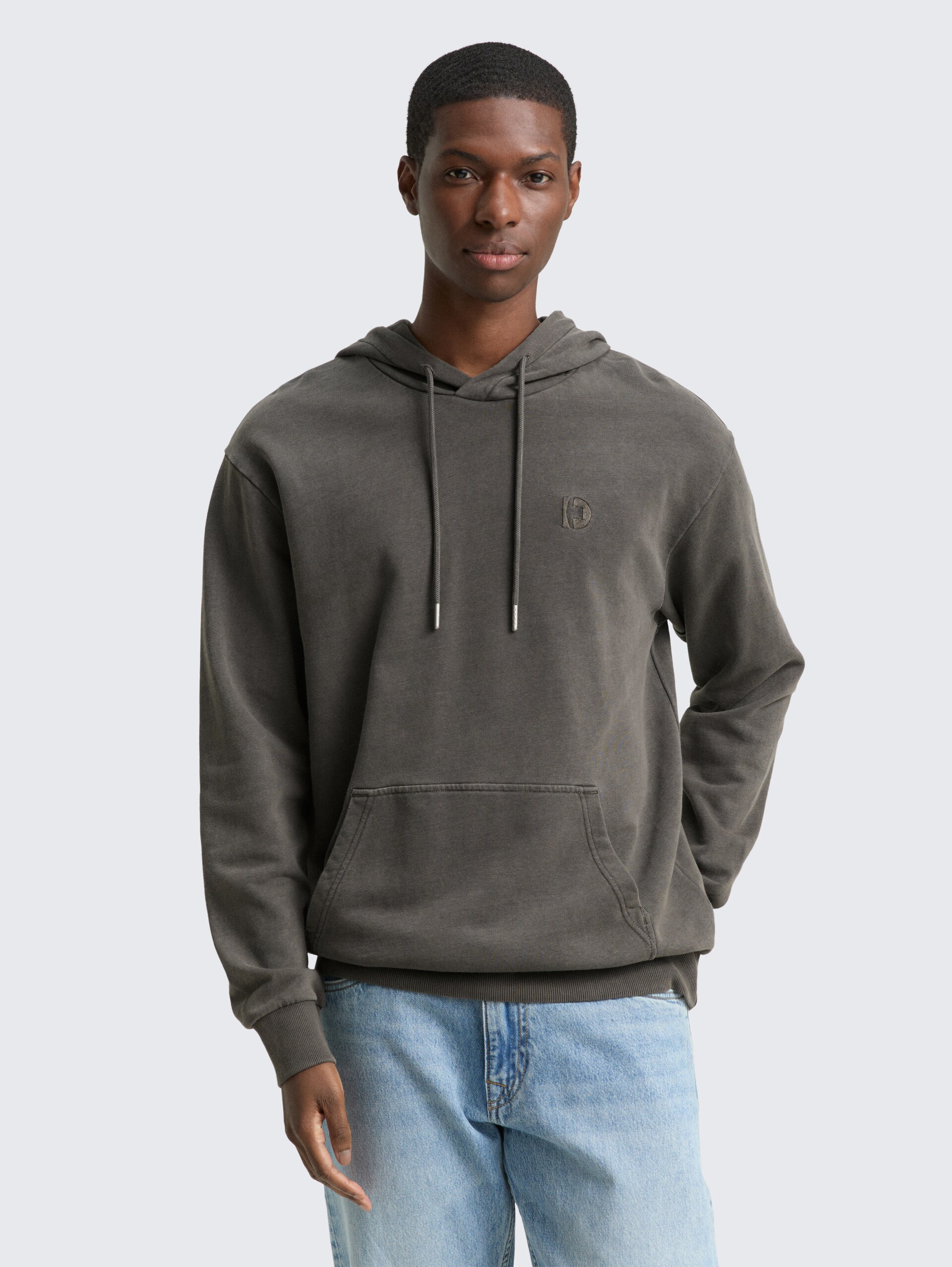 Overdyed Hoodie Sweatshirt - Black - Ausschnitt Model-Vorderansicht
