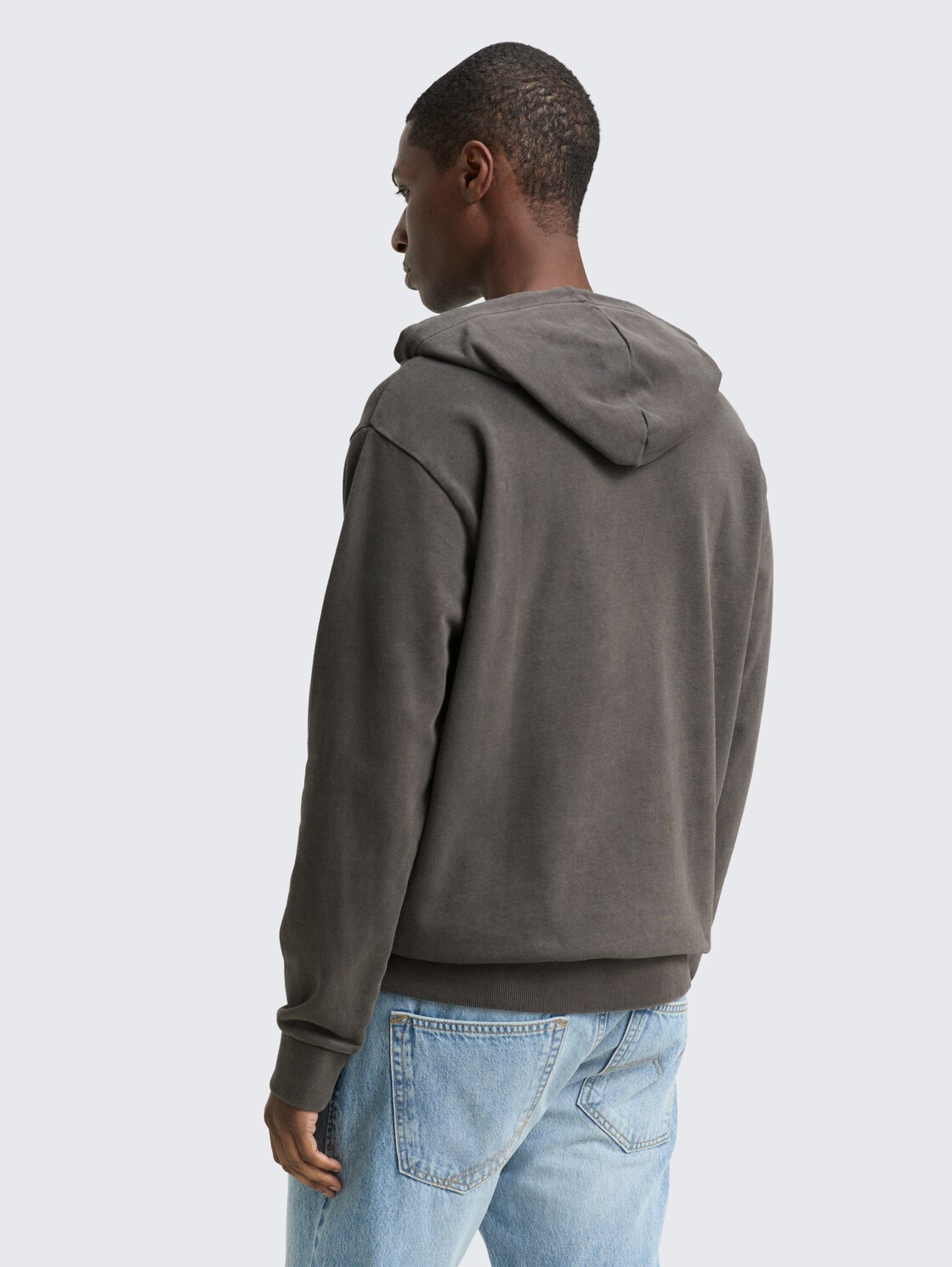 Overdyed Hoodie Sweatshirt - Black - Auschnitt Model-Rückansicht