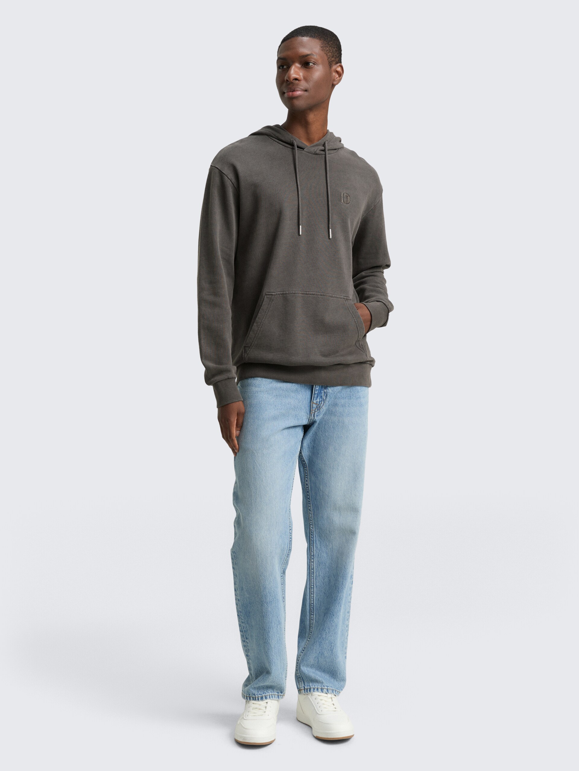 Overdyed Hoodie Sweatshirt - Black - Model-Vorderansicht