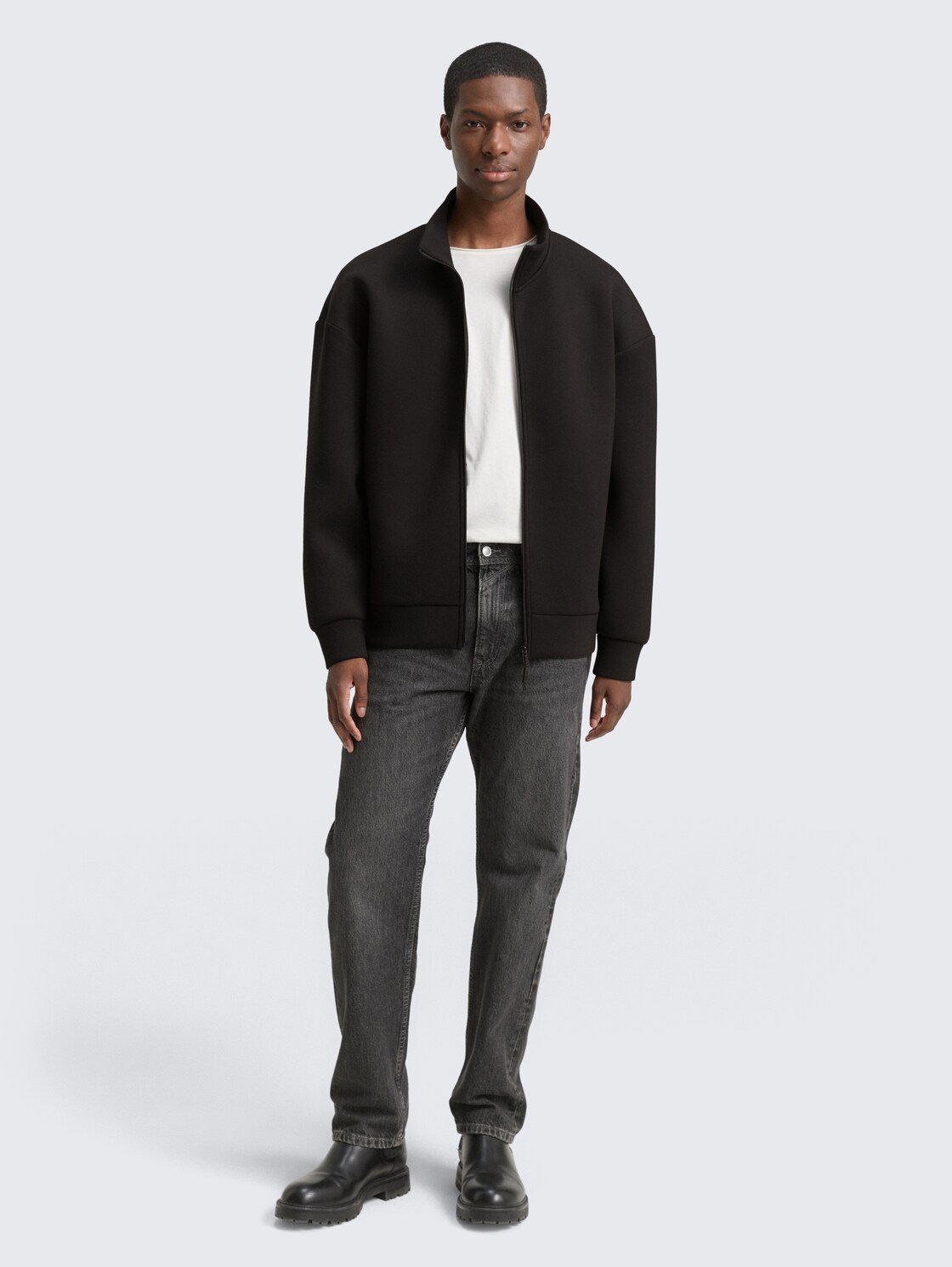 Relaxed Scuba Sweatjacke - Black - Model-Vorderansicht