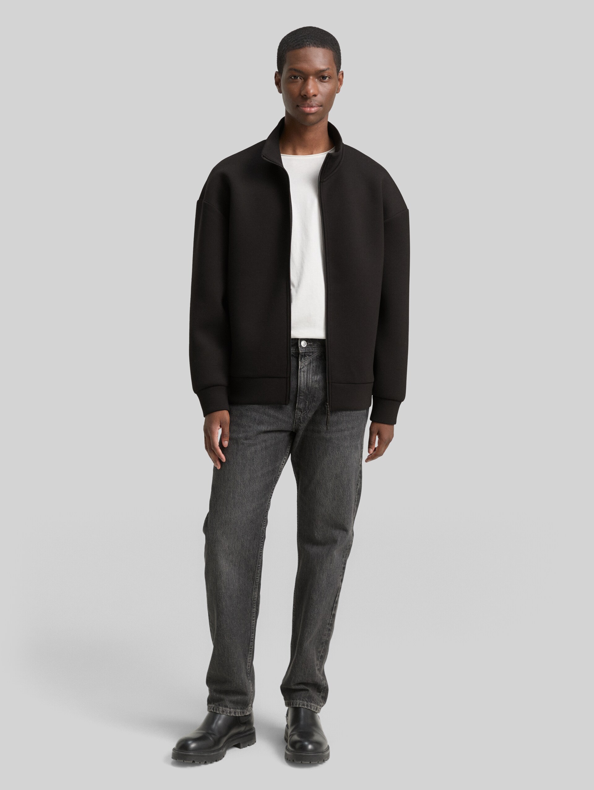 Relaxed Scuba Sweatjacke - Black - Model-Vorderansicht