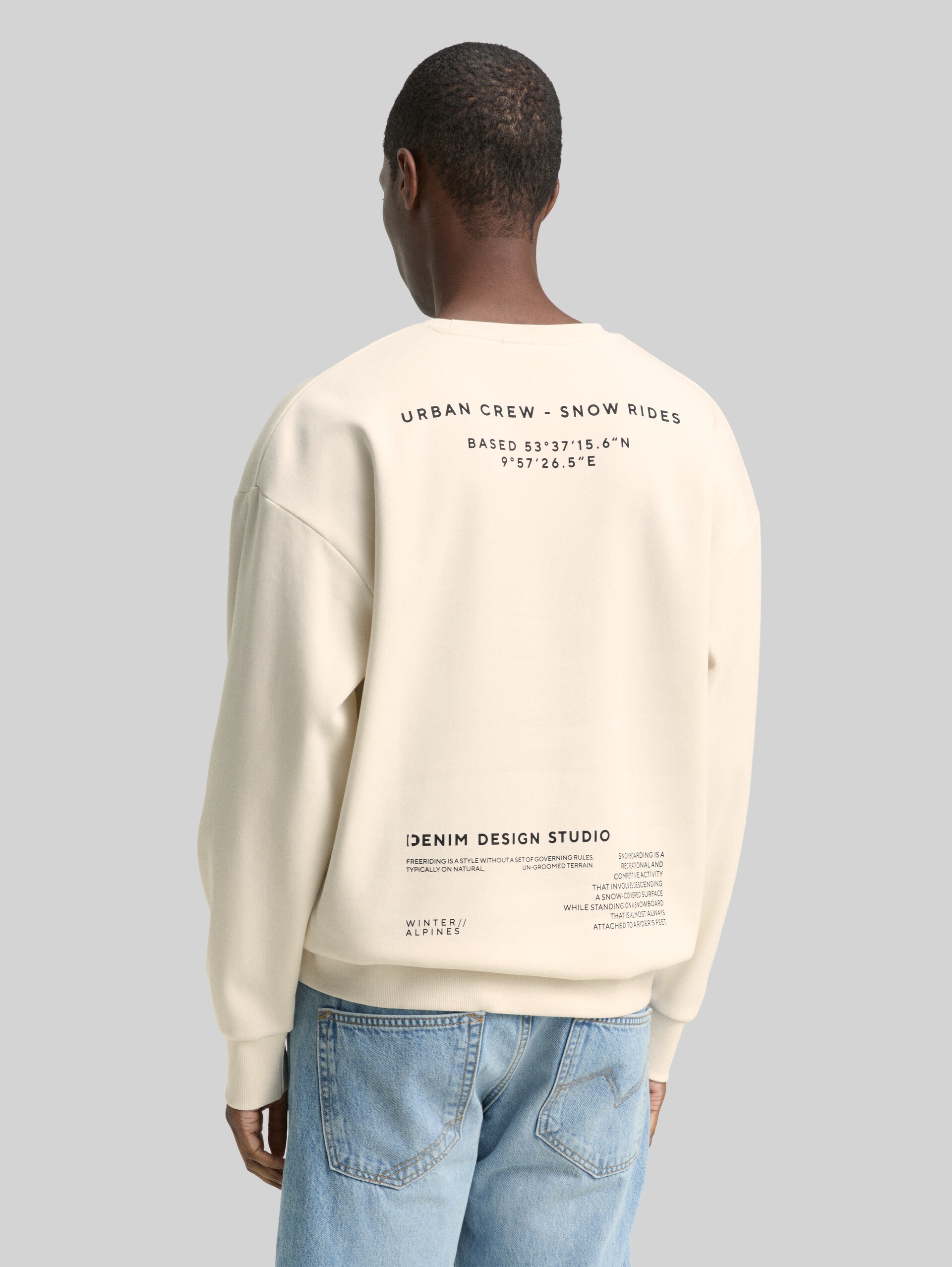 Relaxed sweatshirt with print - Wool White - Neckline model-back view