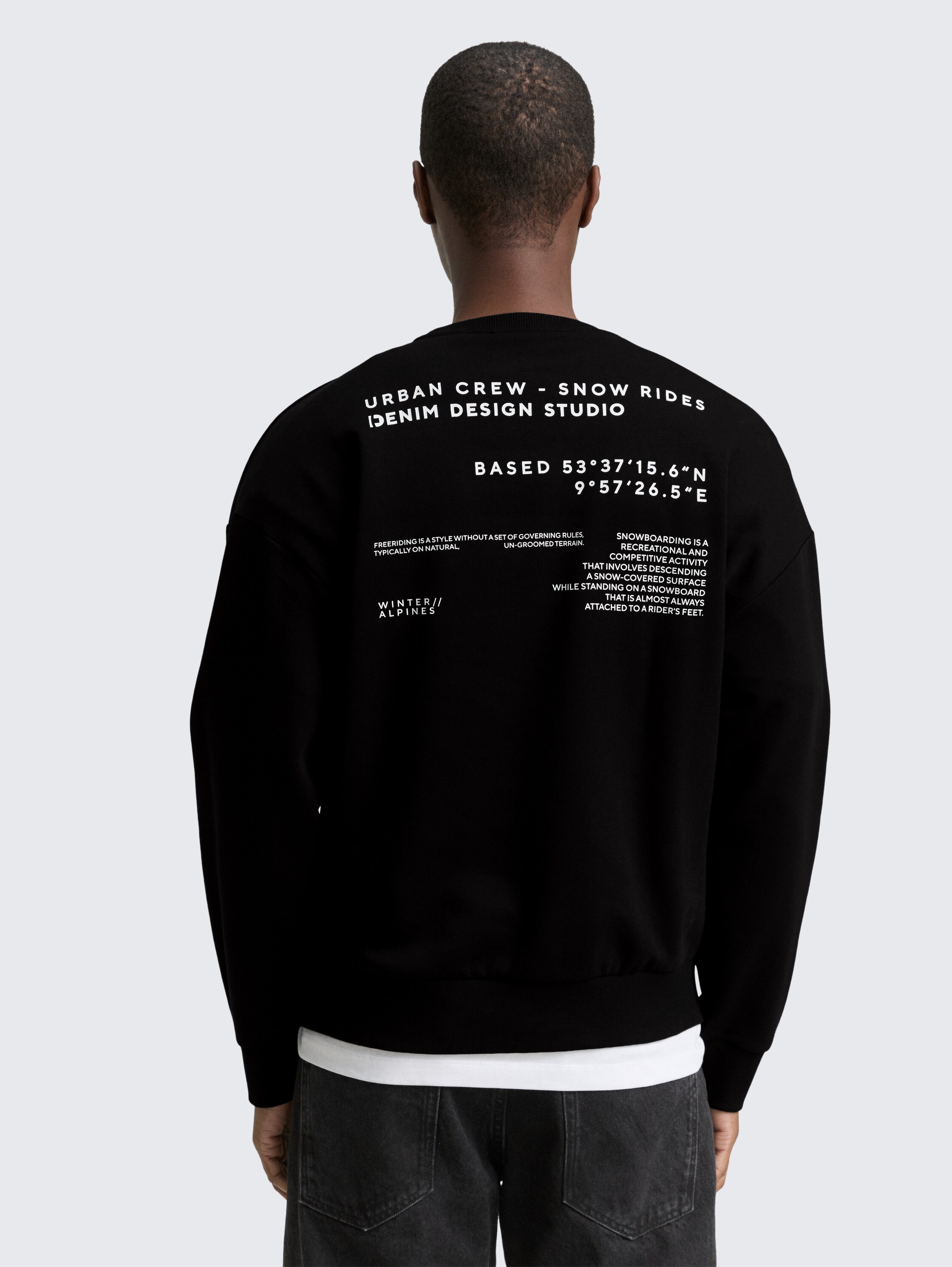 Relaxed Sweatshirt mit Print - Black - Auschnitt Model-Rückansicht