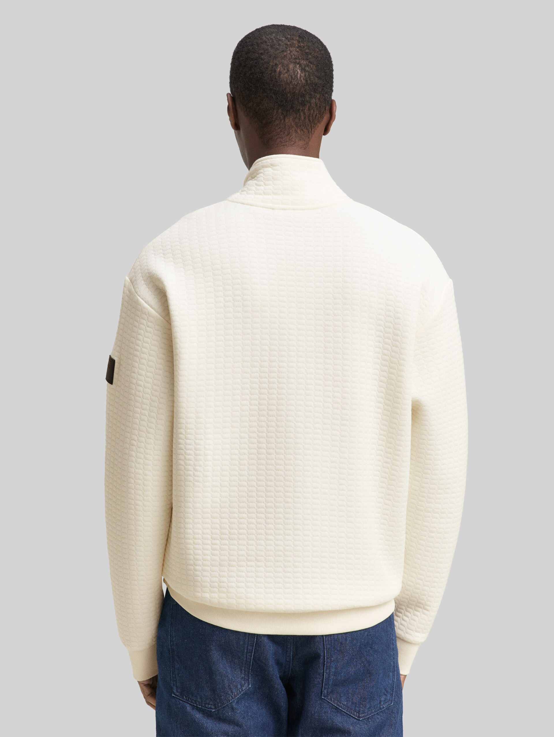 Troyer sweatshirt with logo badge - Wool White - Neckline model-back view