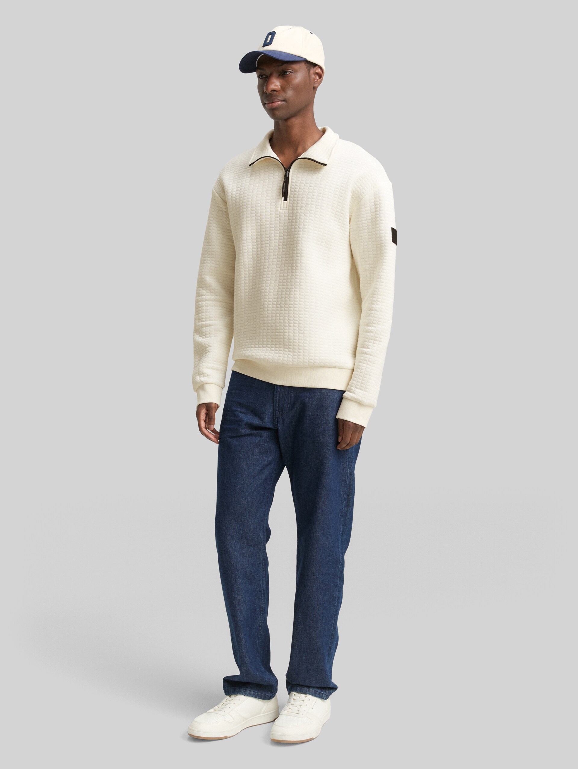 Troyer sweatshirt with logo badge - Wool White - Model front view
