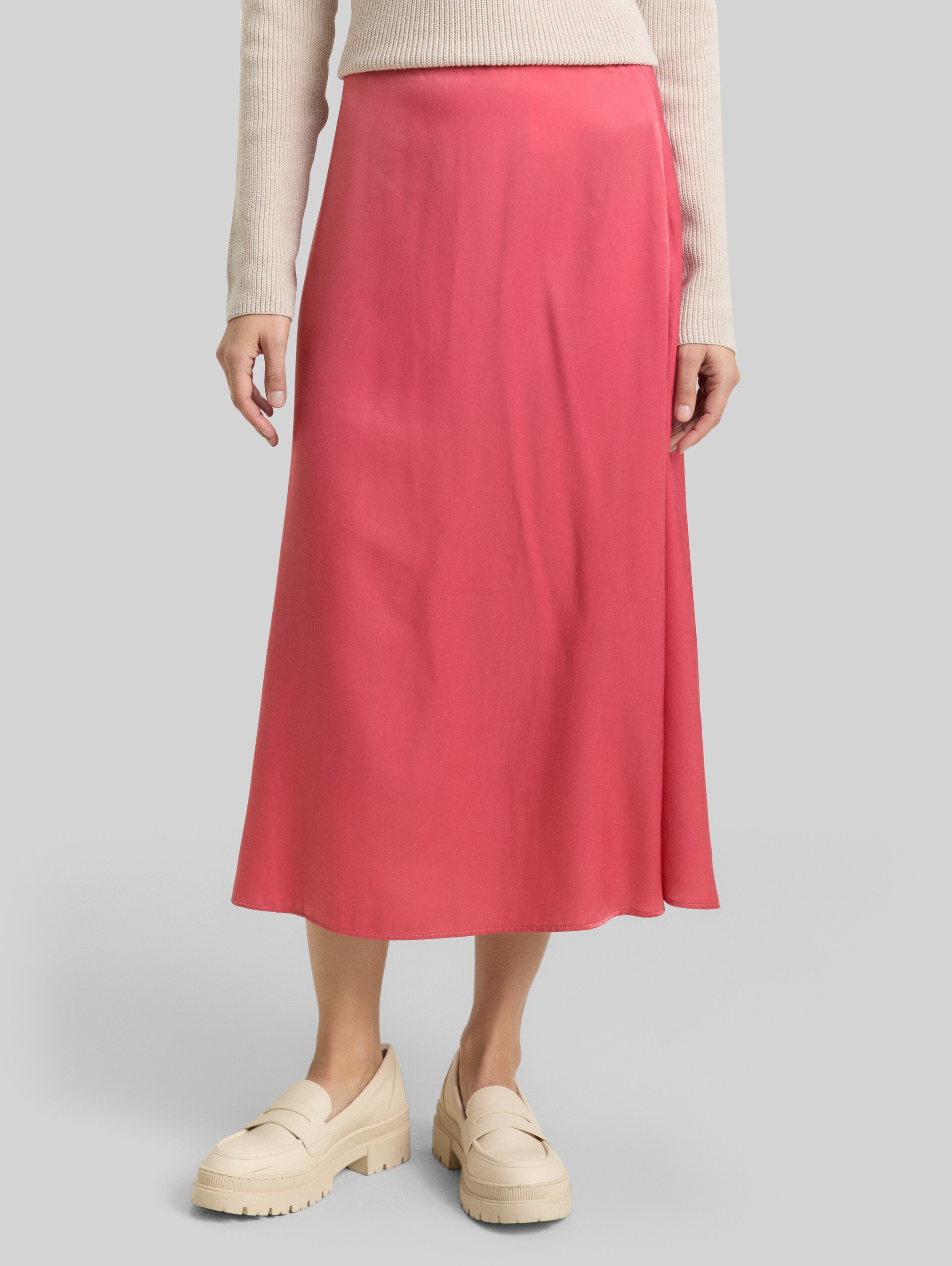 High Waist Satin Midi Skirt - cozy pink - Neckline model front view
