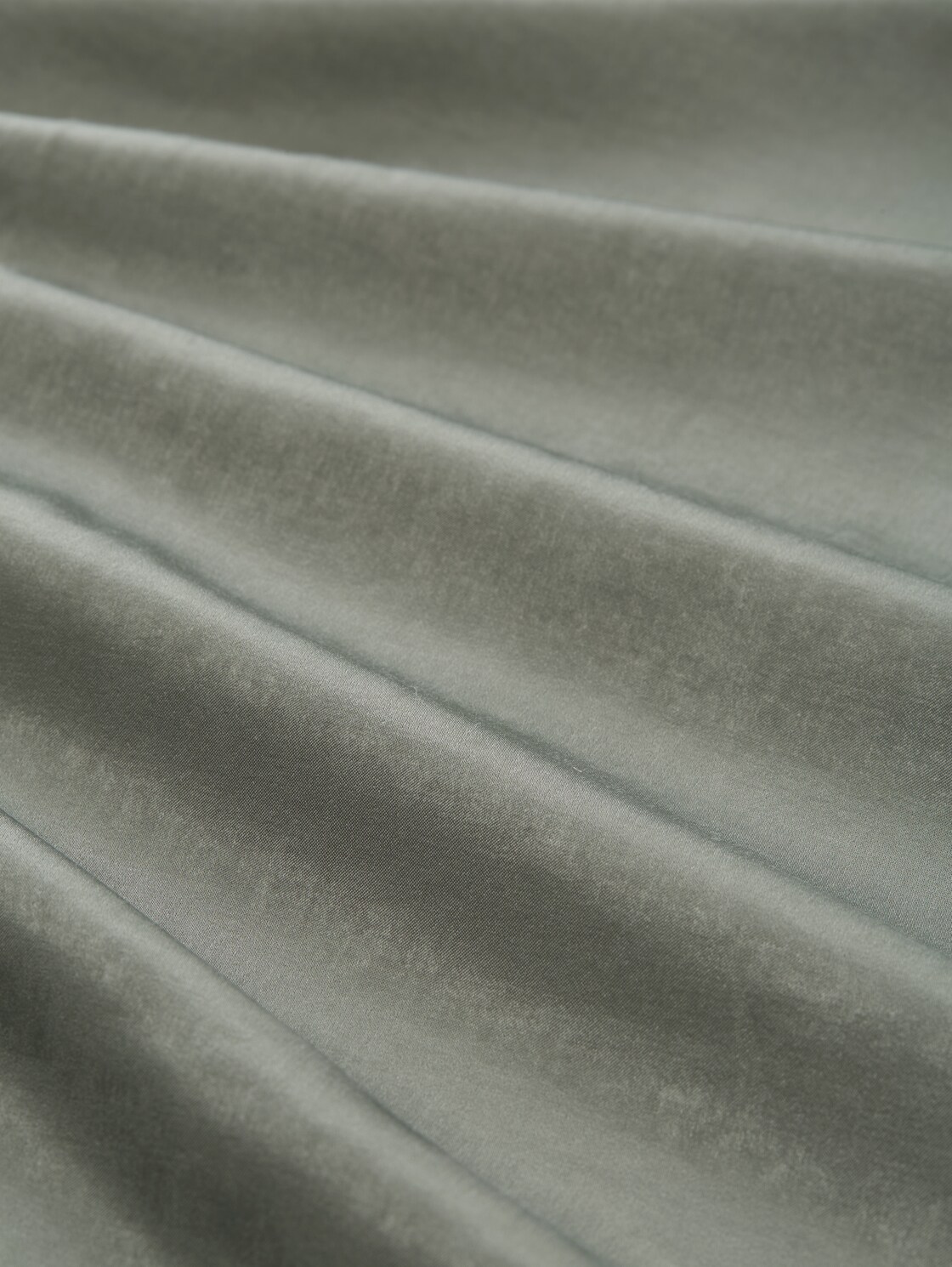 High Waist Satin Midi-Rock - cloudy green - Material-Ansicht