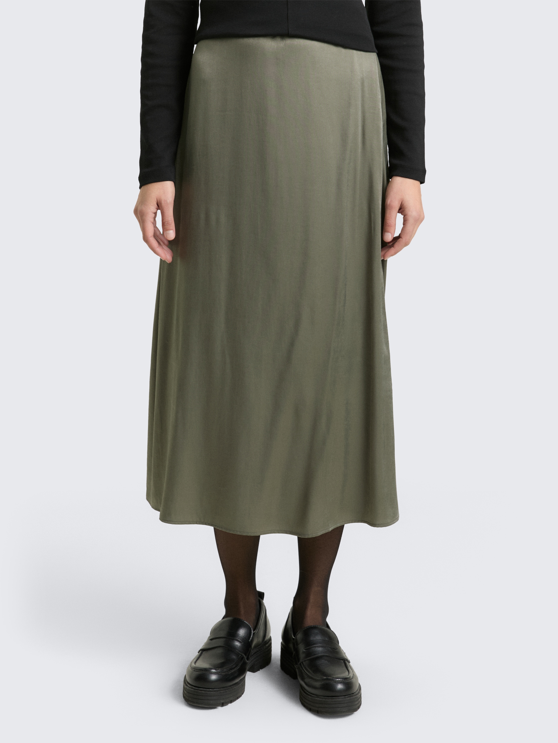 Jupe midi en satin taille haute - cloudy green - Découpe Vue de face du modèle