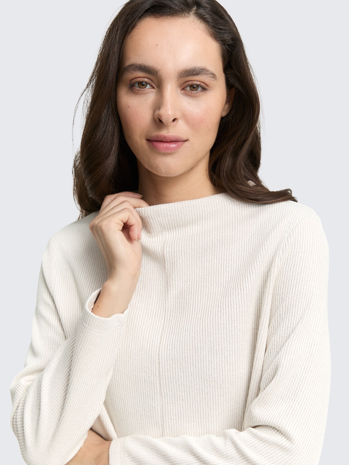 Sweatshirt mit Stehkragen - sand stone beige melange - Detail-Model-Ansicht