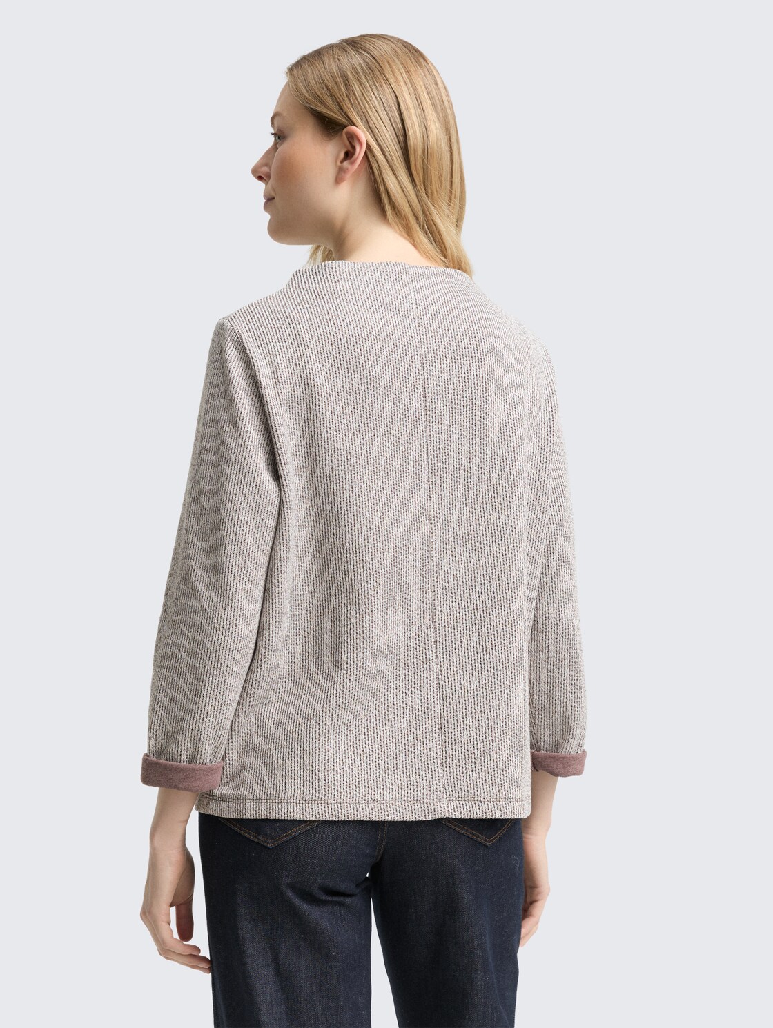 Sweatshirt mit Stehkragen - dark pecan brown melange - Auschnitt Model-Rückansicht
