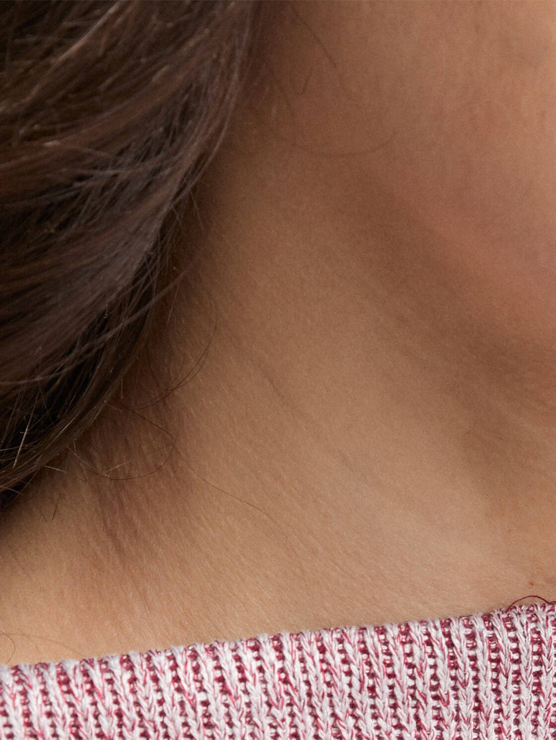 Sweatshirt mit Stehkragen - rumba red melange - Detail-Model-Ansicht