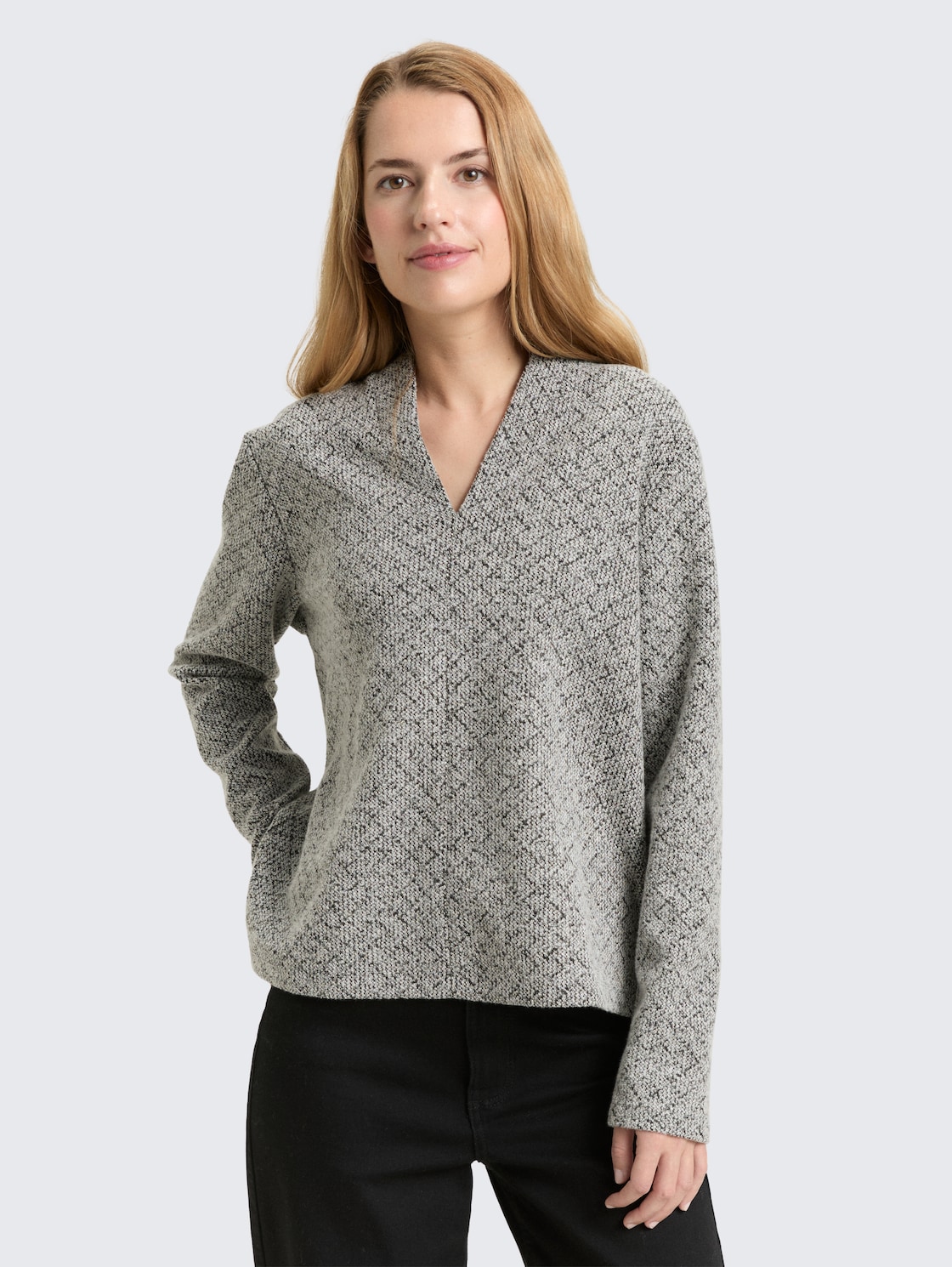 Sweatshirt mit V-Ausschnitt - black white argyle structure - Ausschnitt Model-Vorderansicht