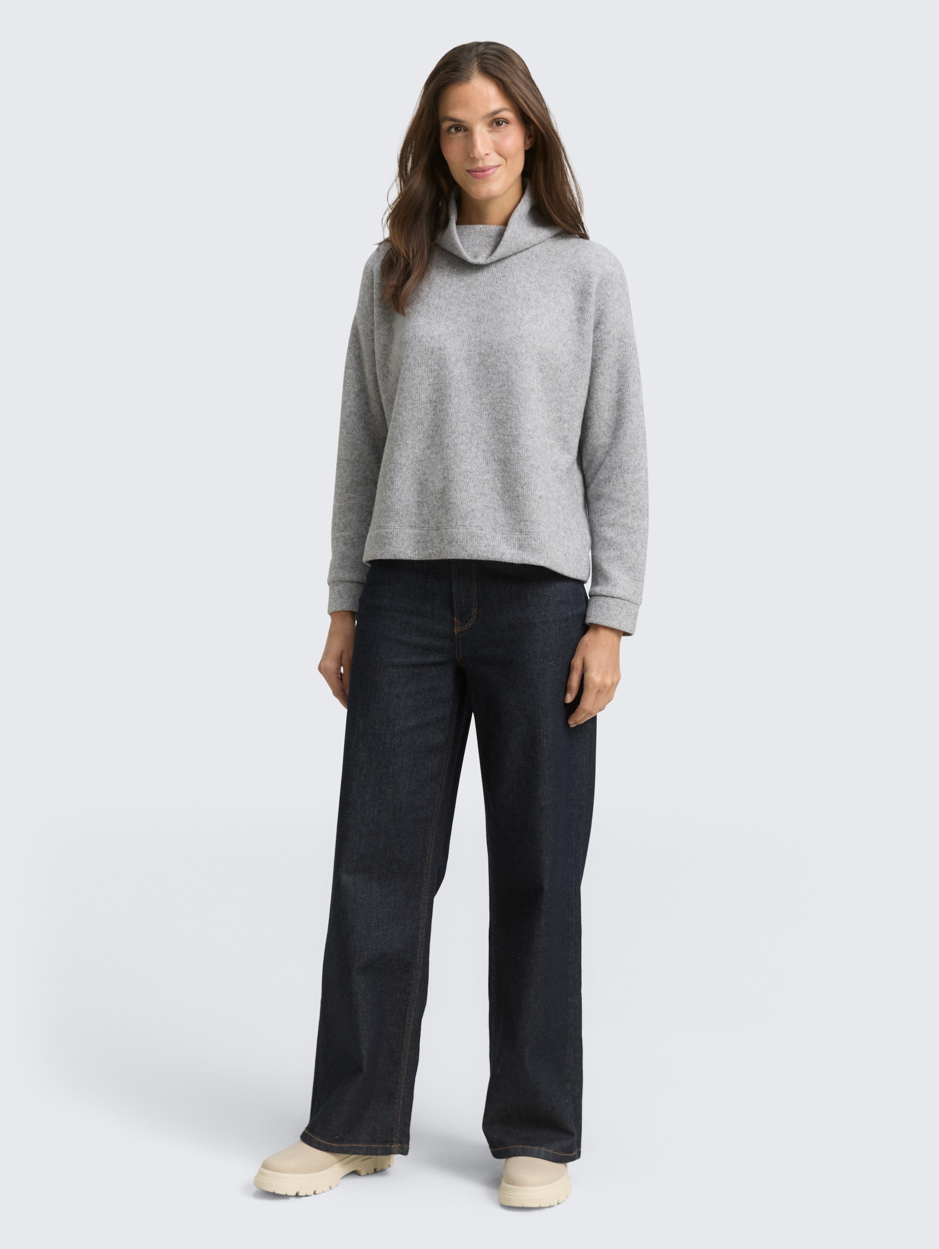 Loose Fit Sweatshirt mit Rollkragen - medium silver grey melange - Model-Vorderansicht