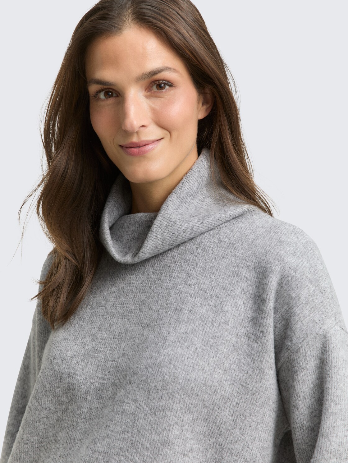 Loose Fit Sweatshirt mit Rollkragen - medium silver grey melange - Detail-Model-Ansicht