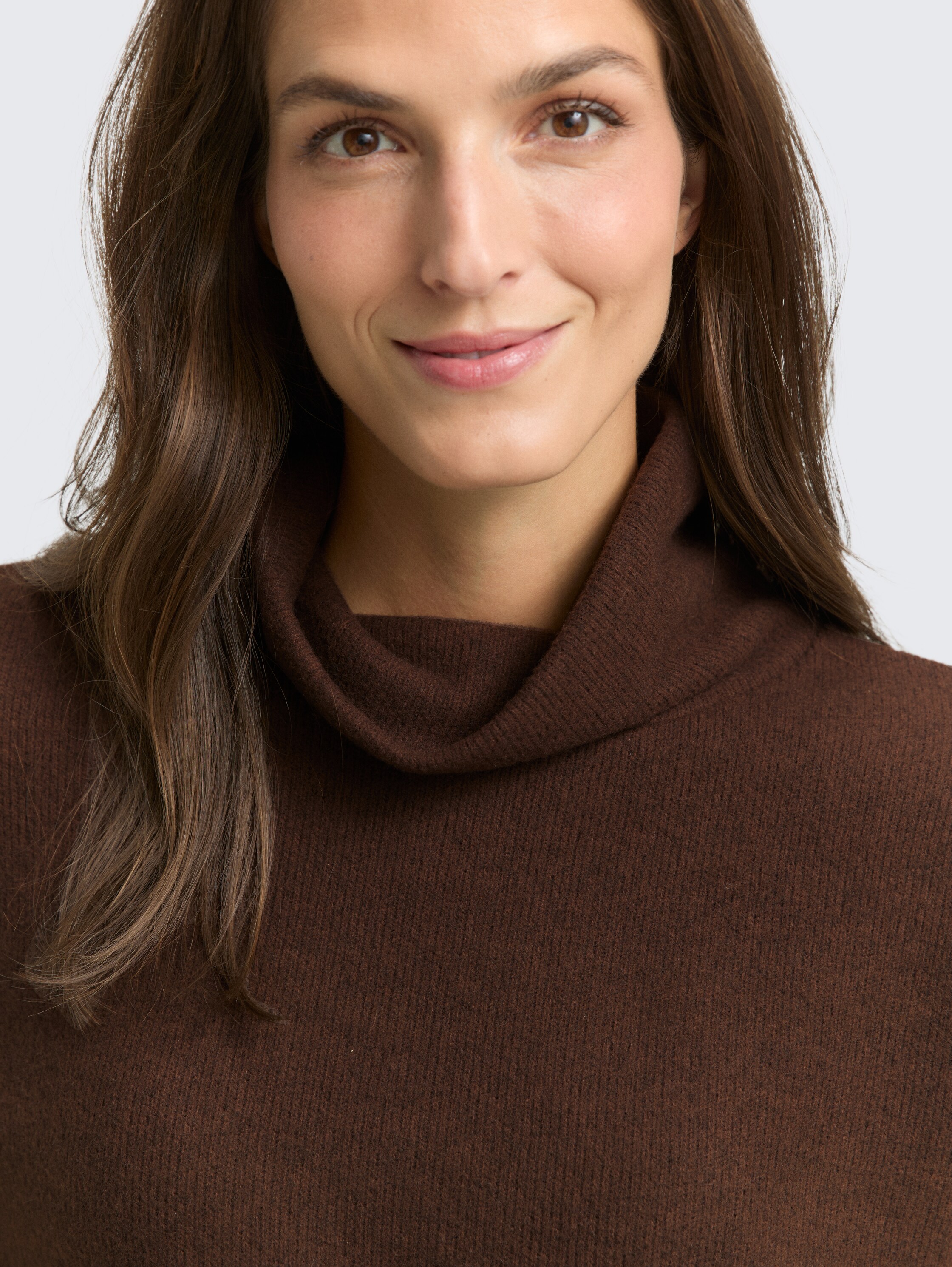 Loose Fit Sweatshirt mit Rollkragen - dark pecan brown melange - Detail-Model-Ansicht