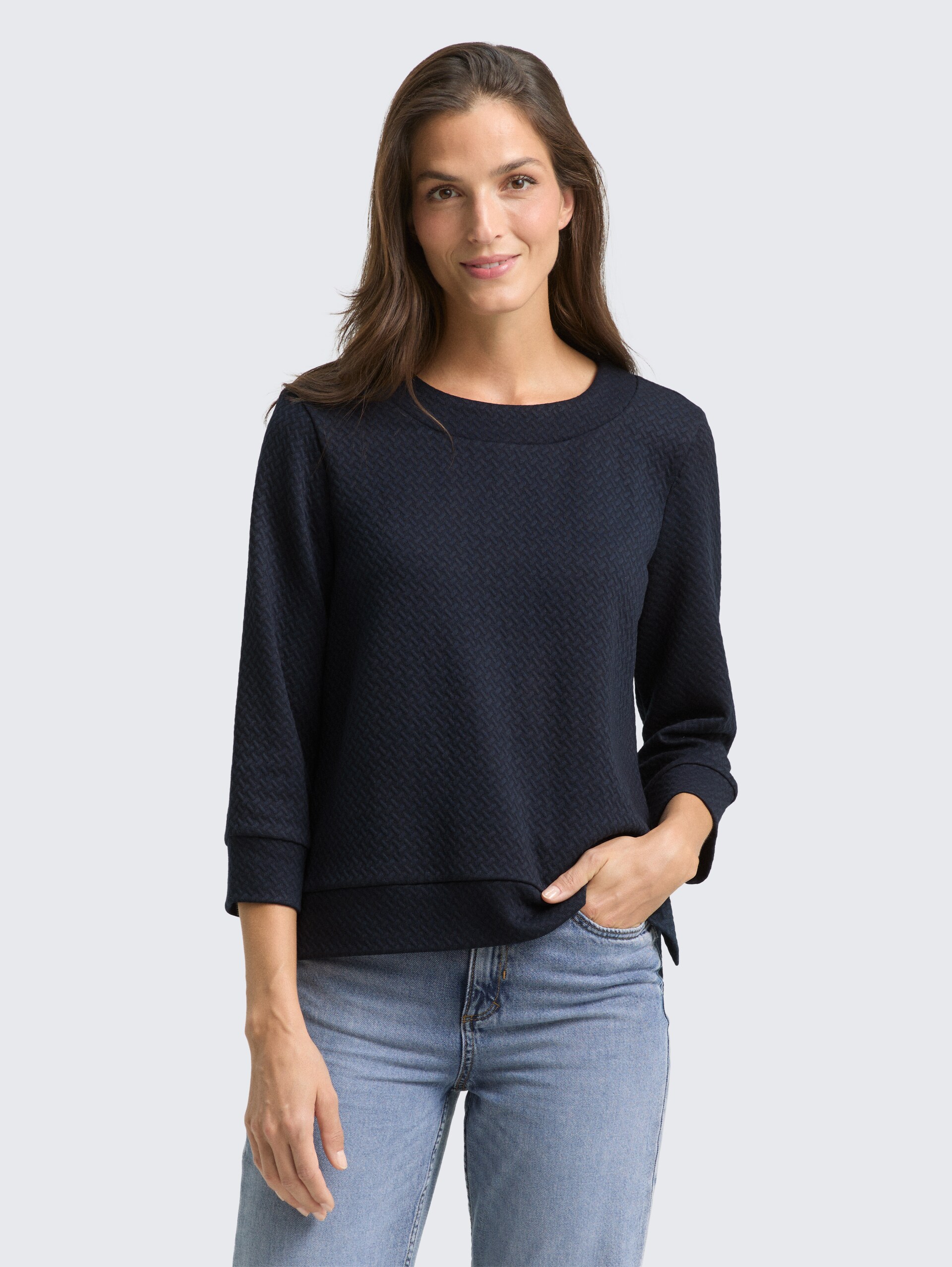 Boxy Fit Sweatshirt mit 7/8-Arm - sky captain blue - Ausschnitt Model-Vorderansicht